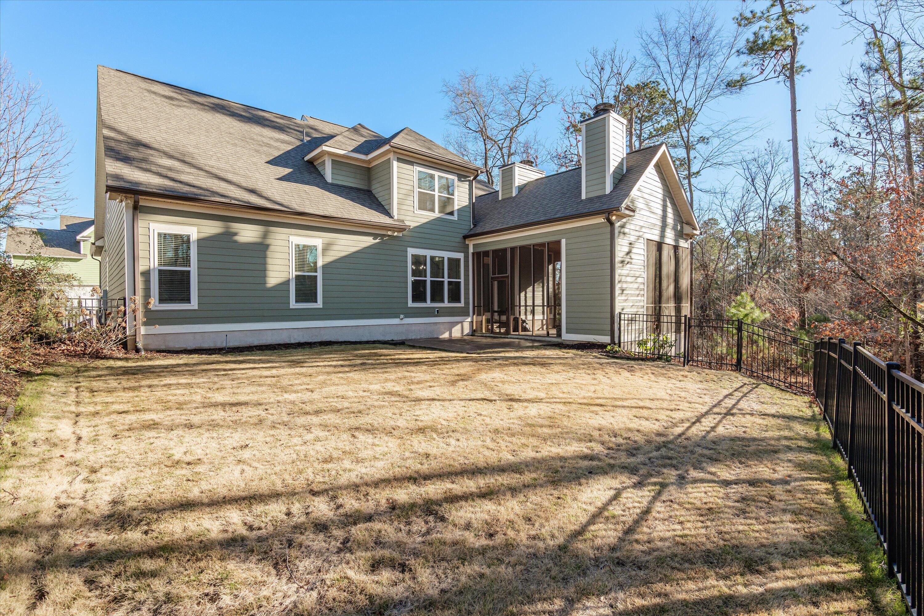 1008 KALMIA Circle