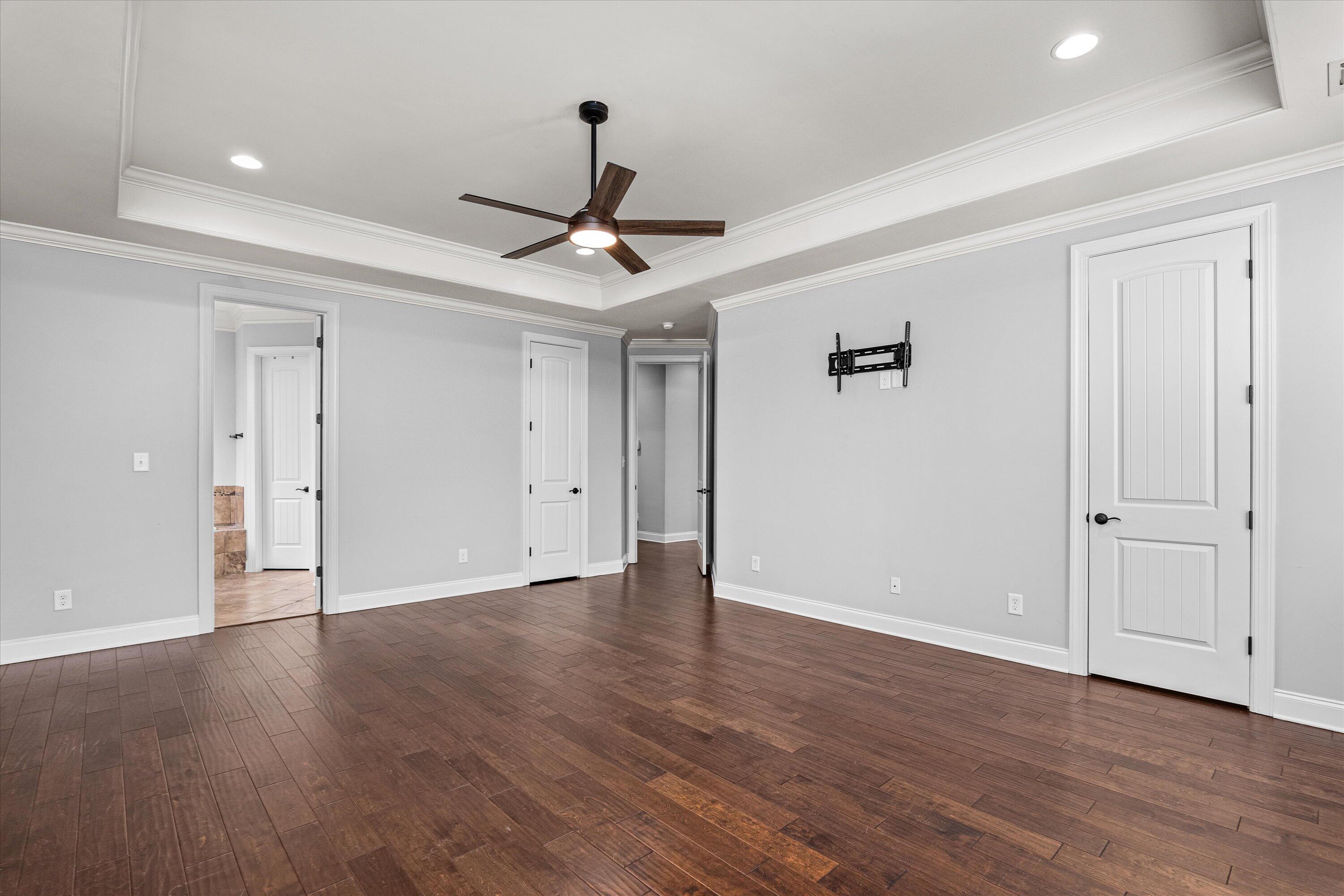 1008 KALMIA Circle