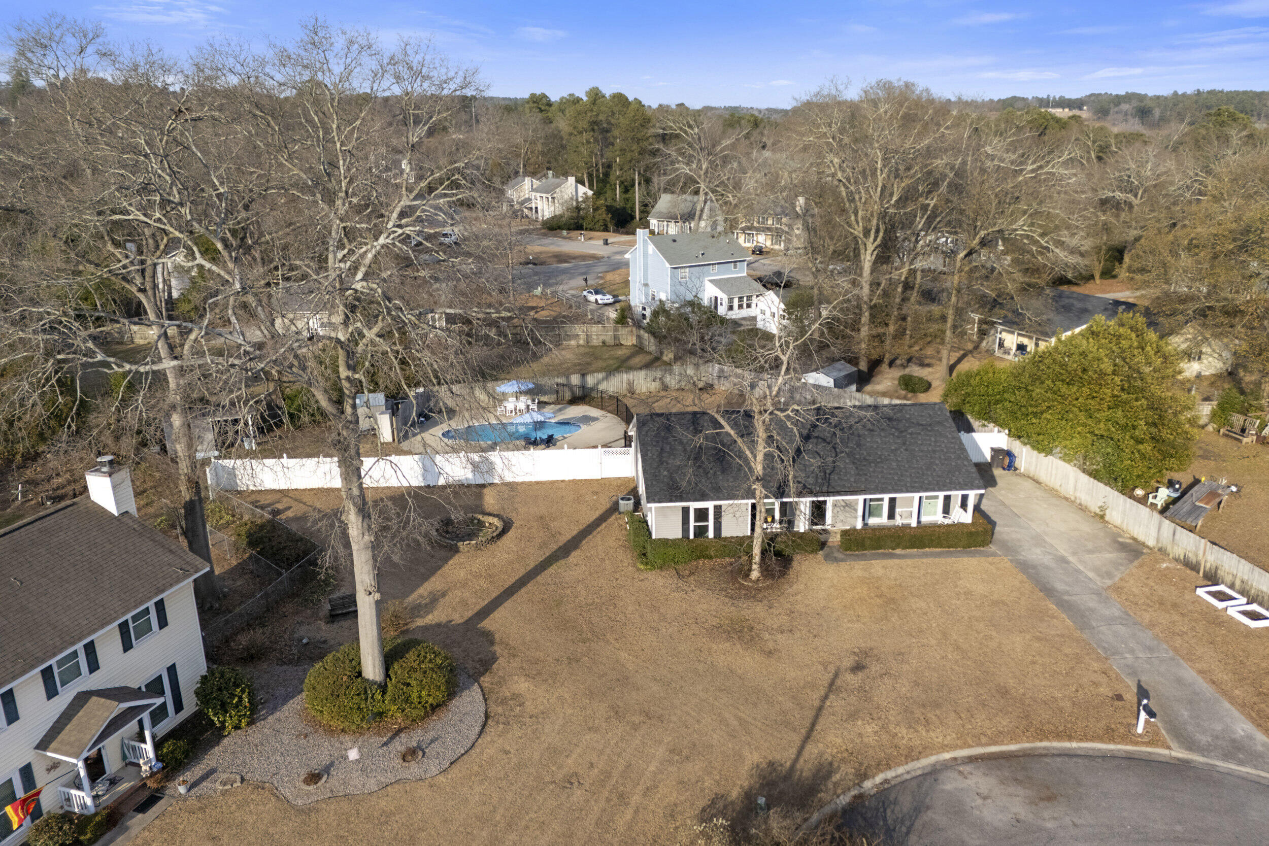 512 Hillcrest Court