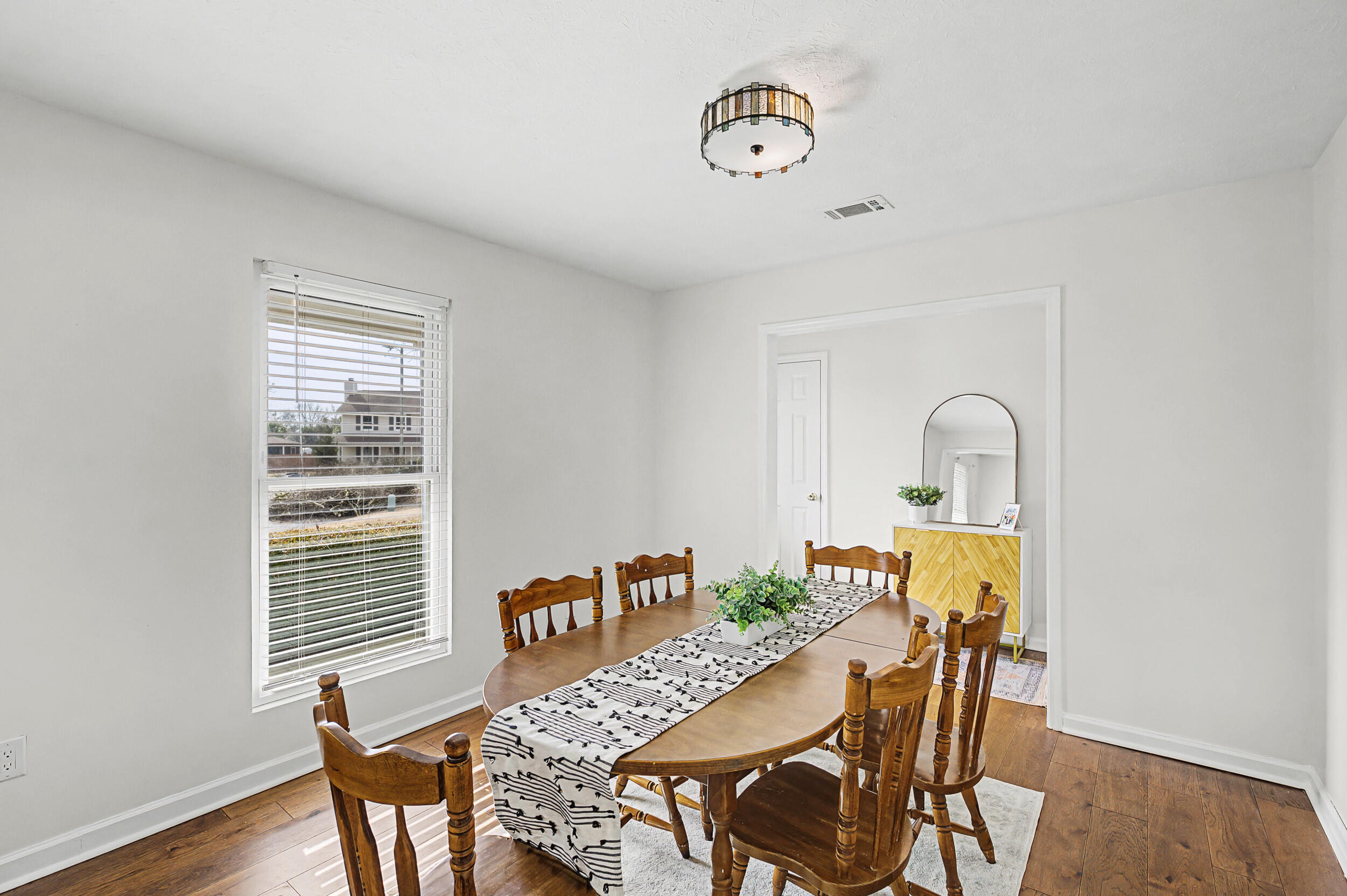512 Hillcrest Court