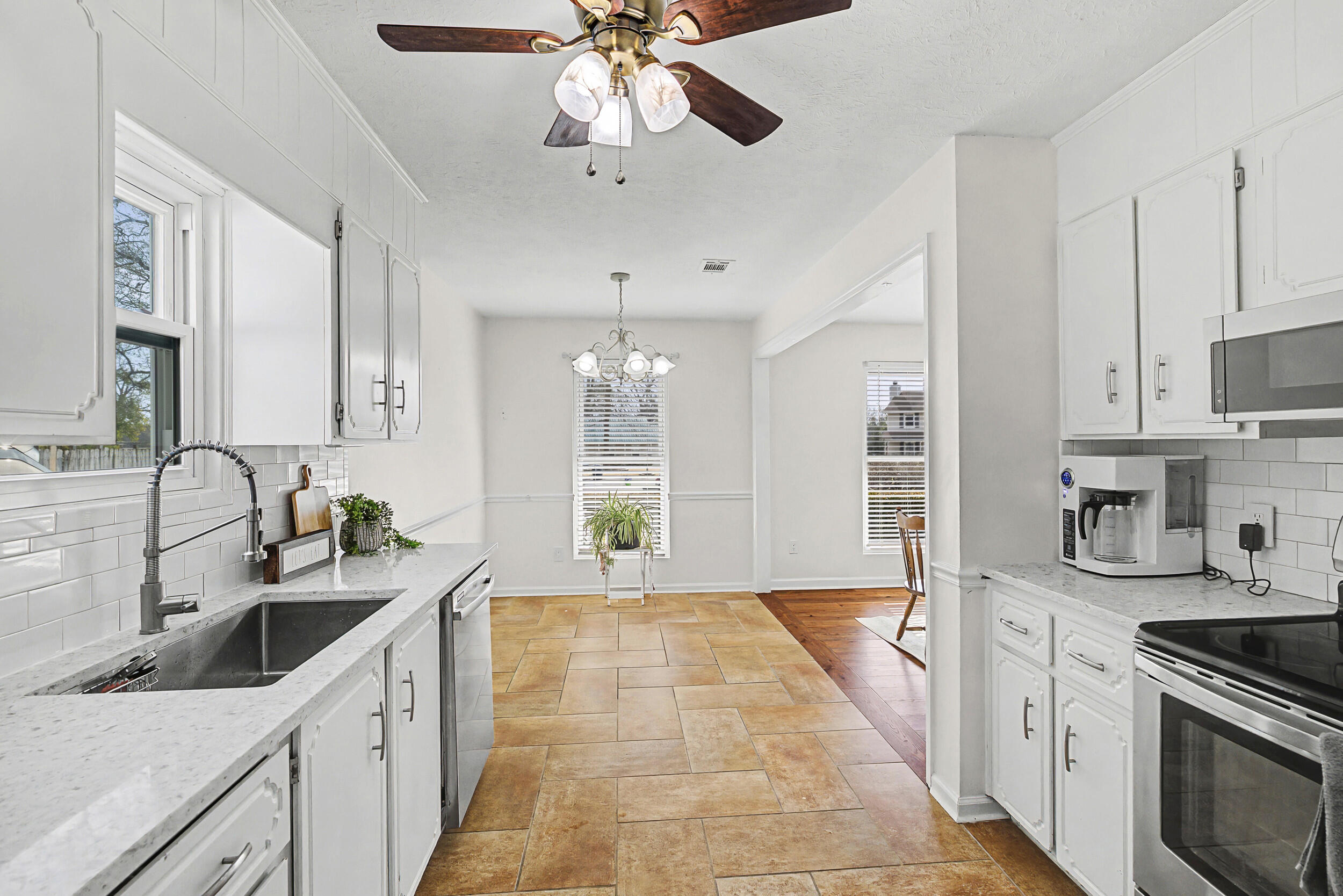 512 Hillcrest Court