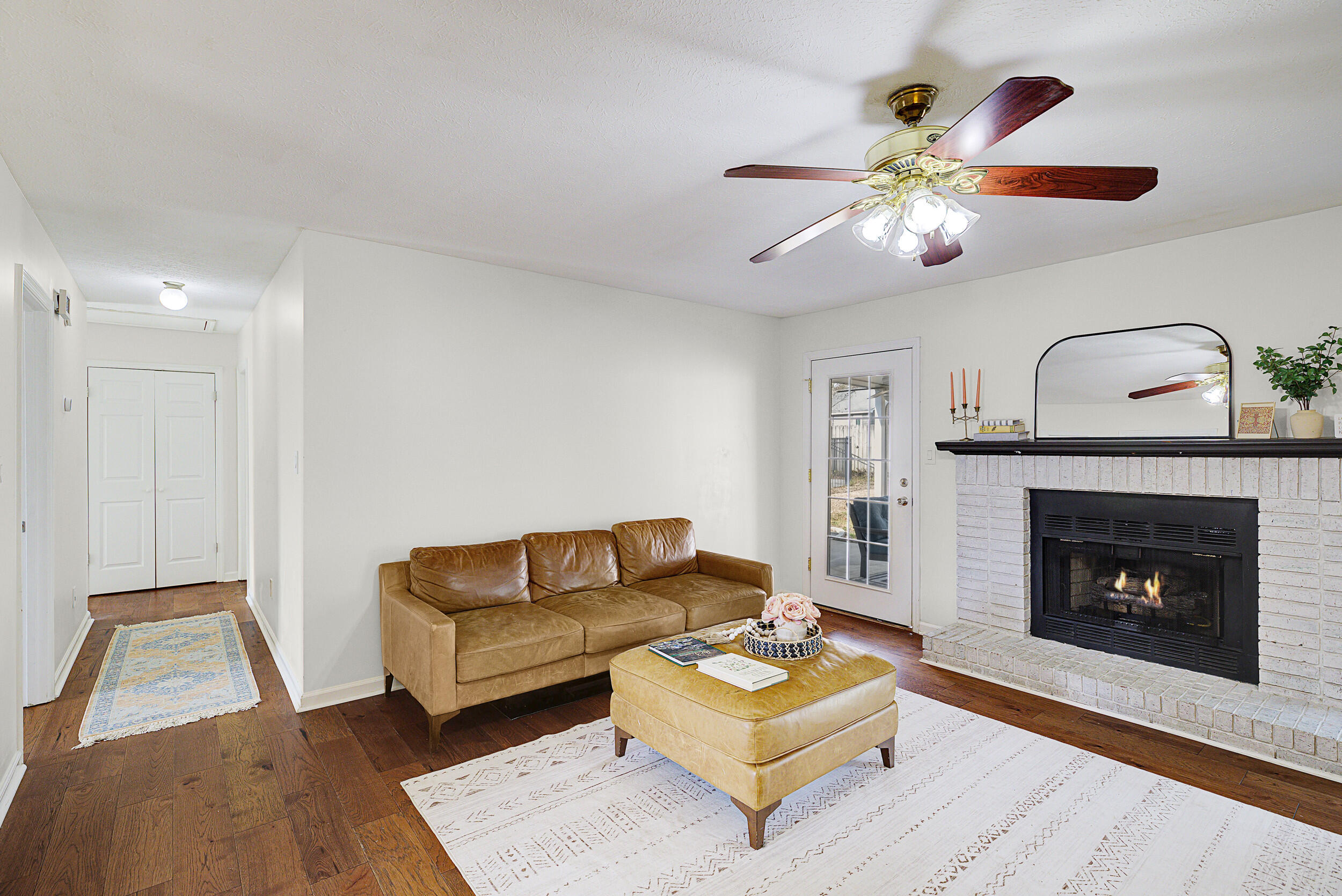 512 Hillcrest Court