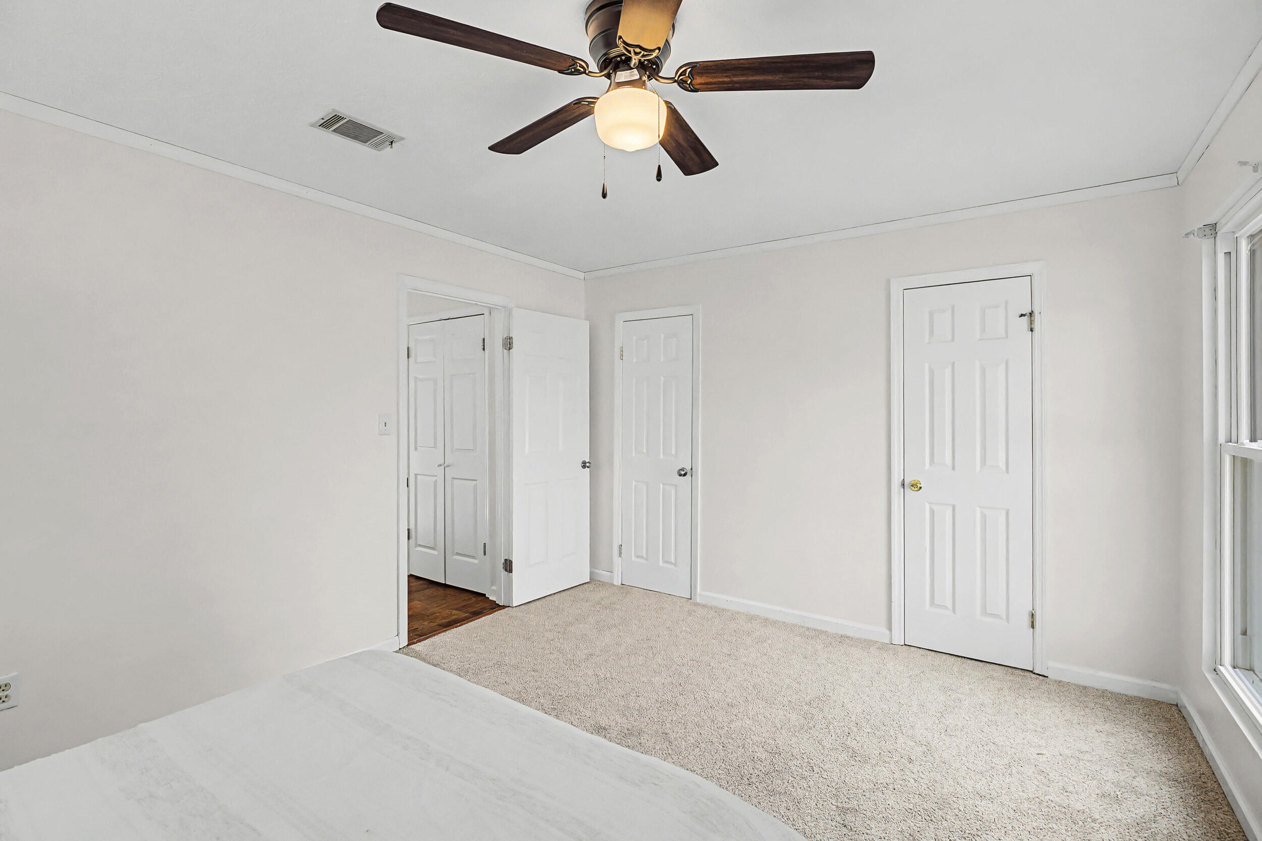 512 Hillcrest Court
