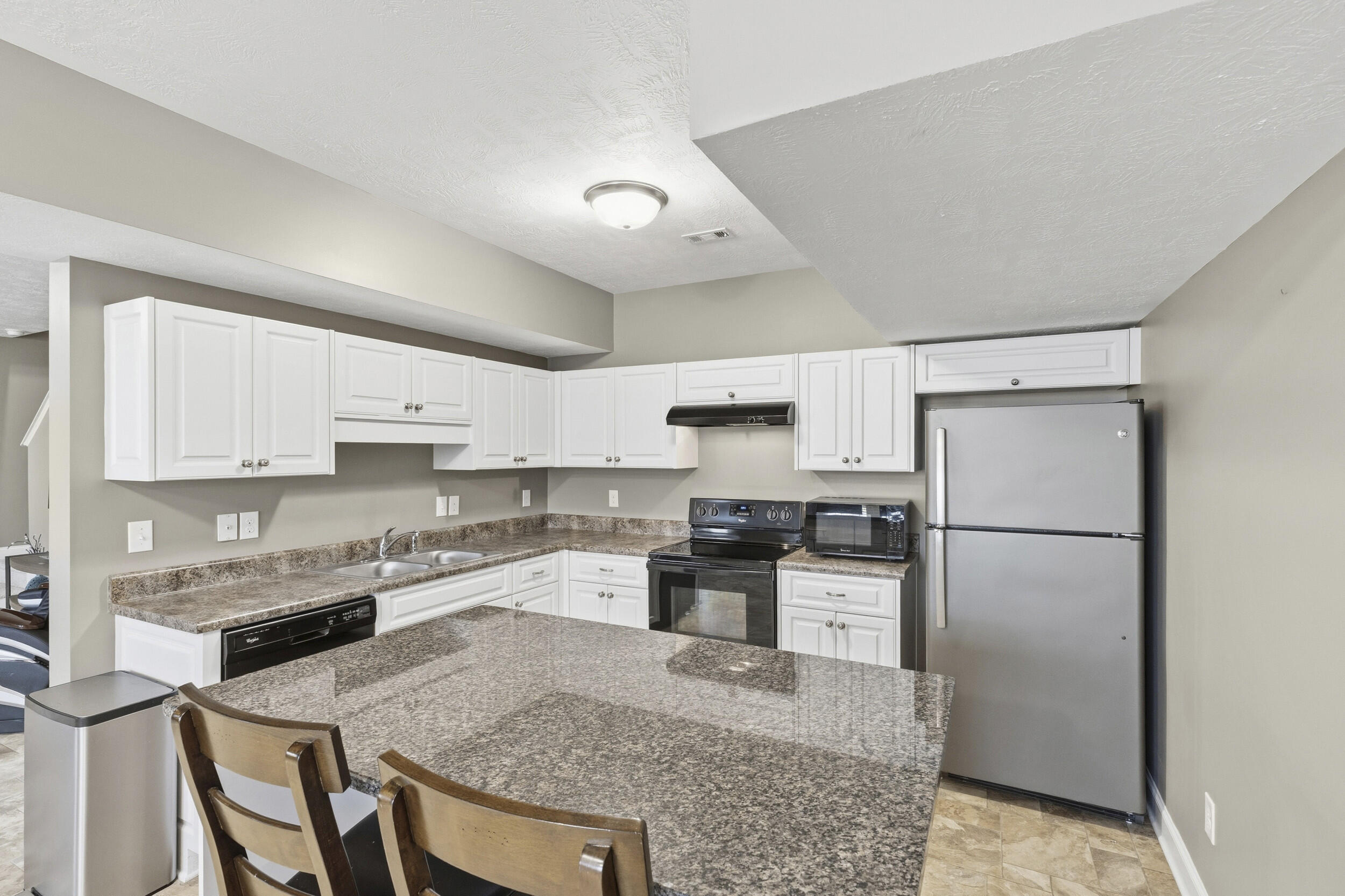 2551 Ravenna Lane