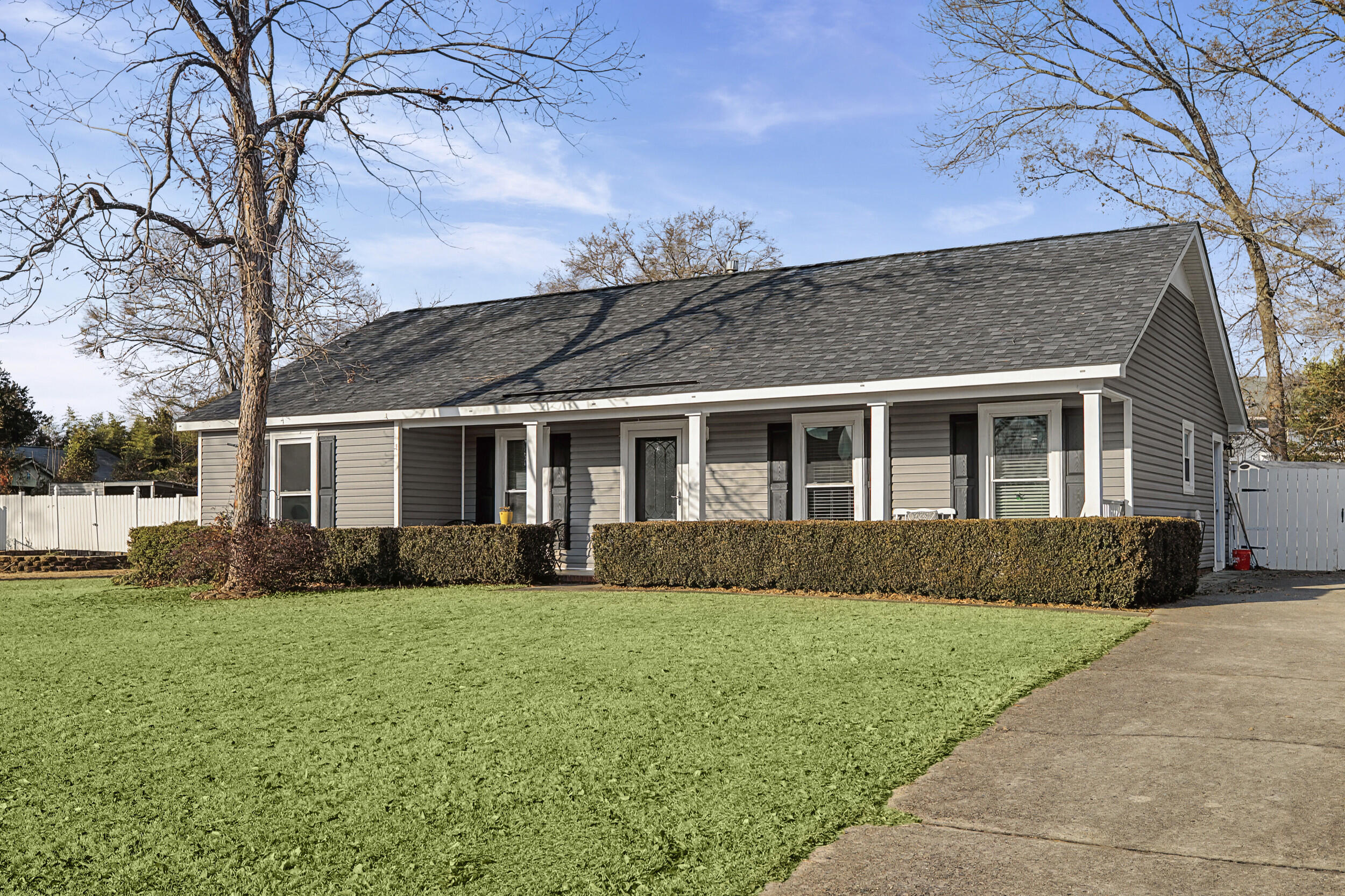 512 Hillcrest Court