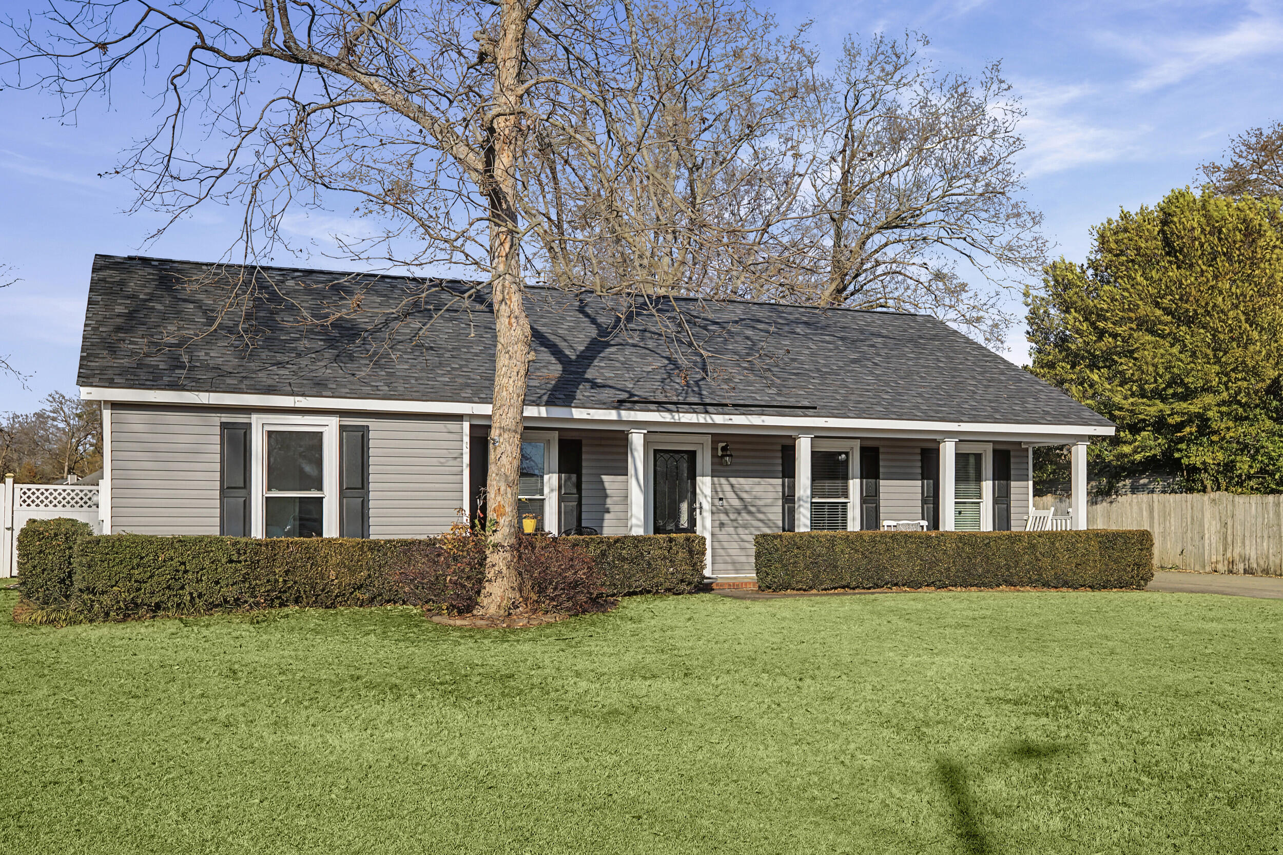 512 Hillcrest Court