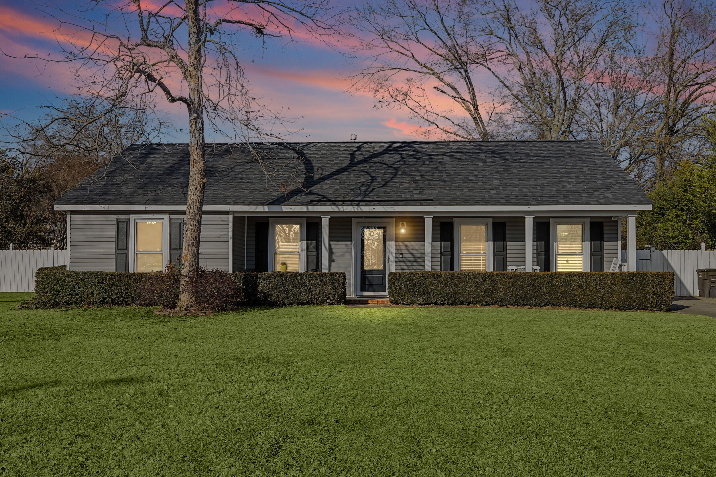 512 Hillcrest Court