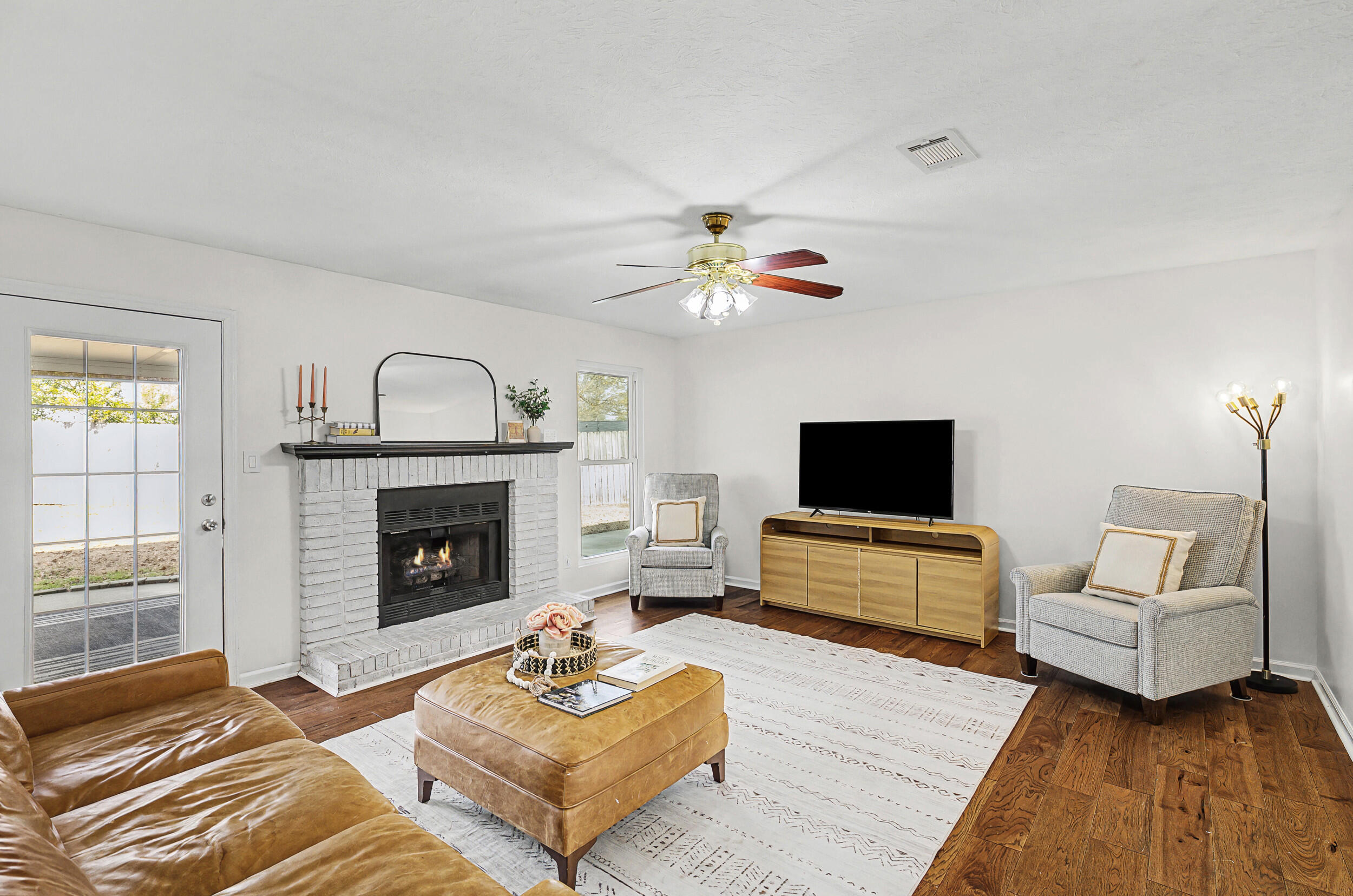 512 Hillcrest Court