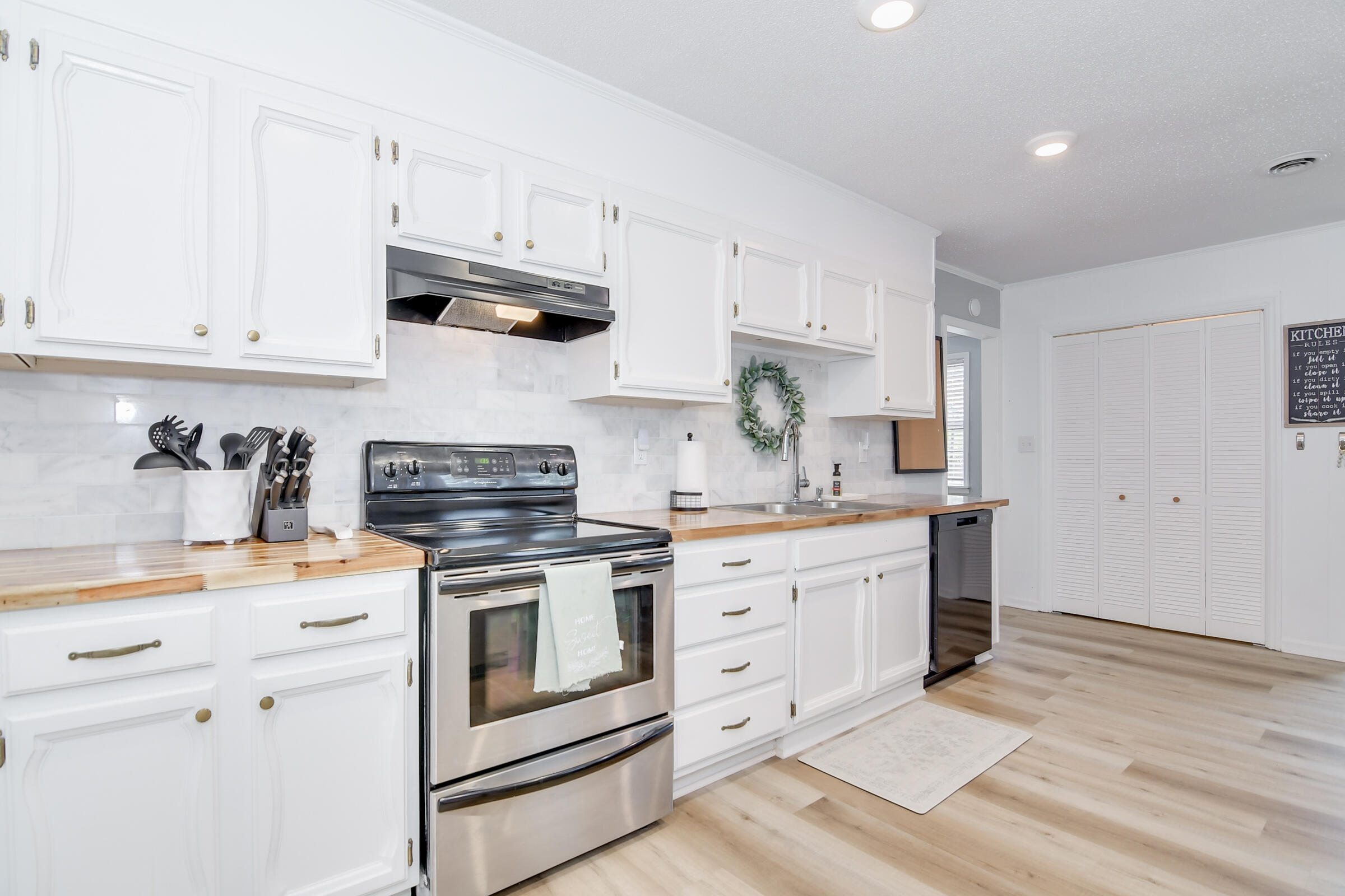 275 Hinman Court