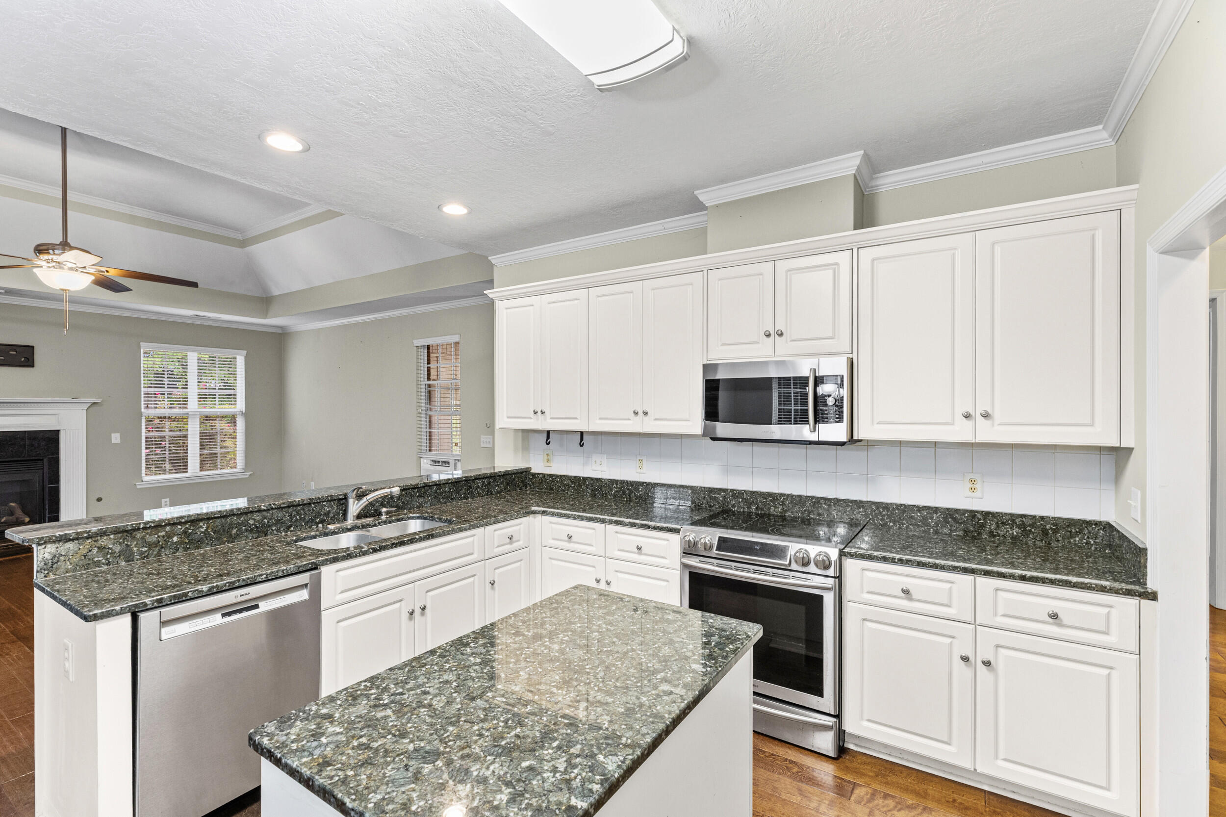 957 Windmill Parkway