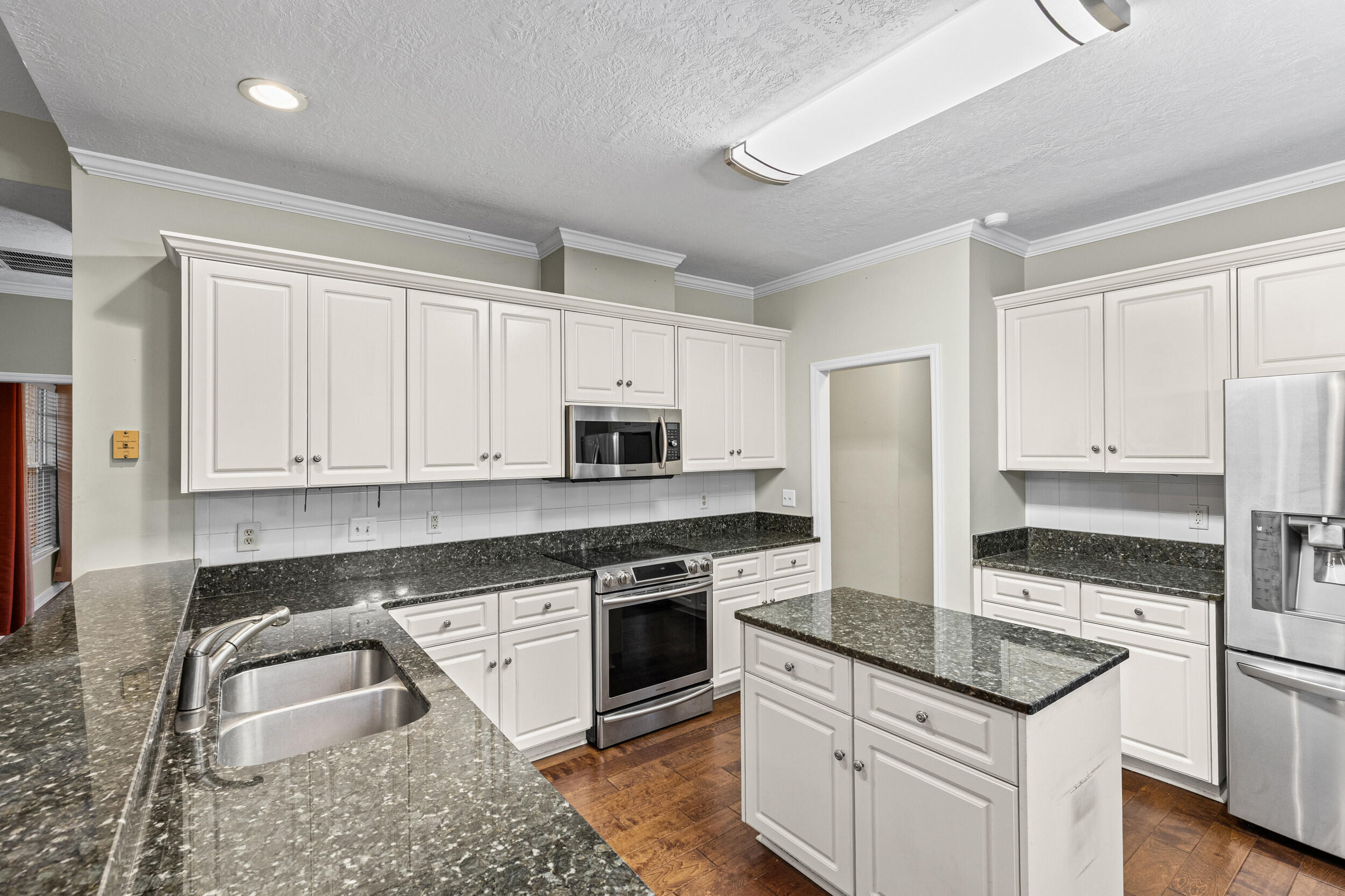 957 Windmill Parkway