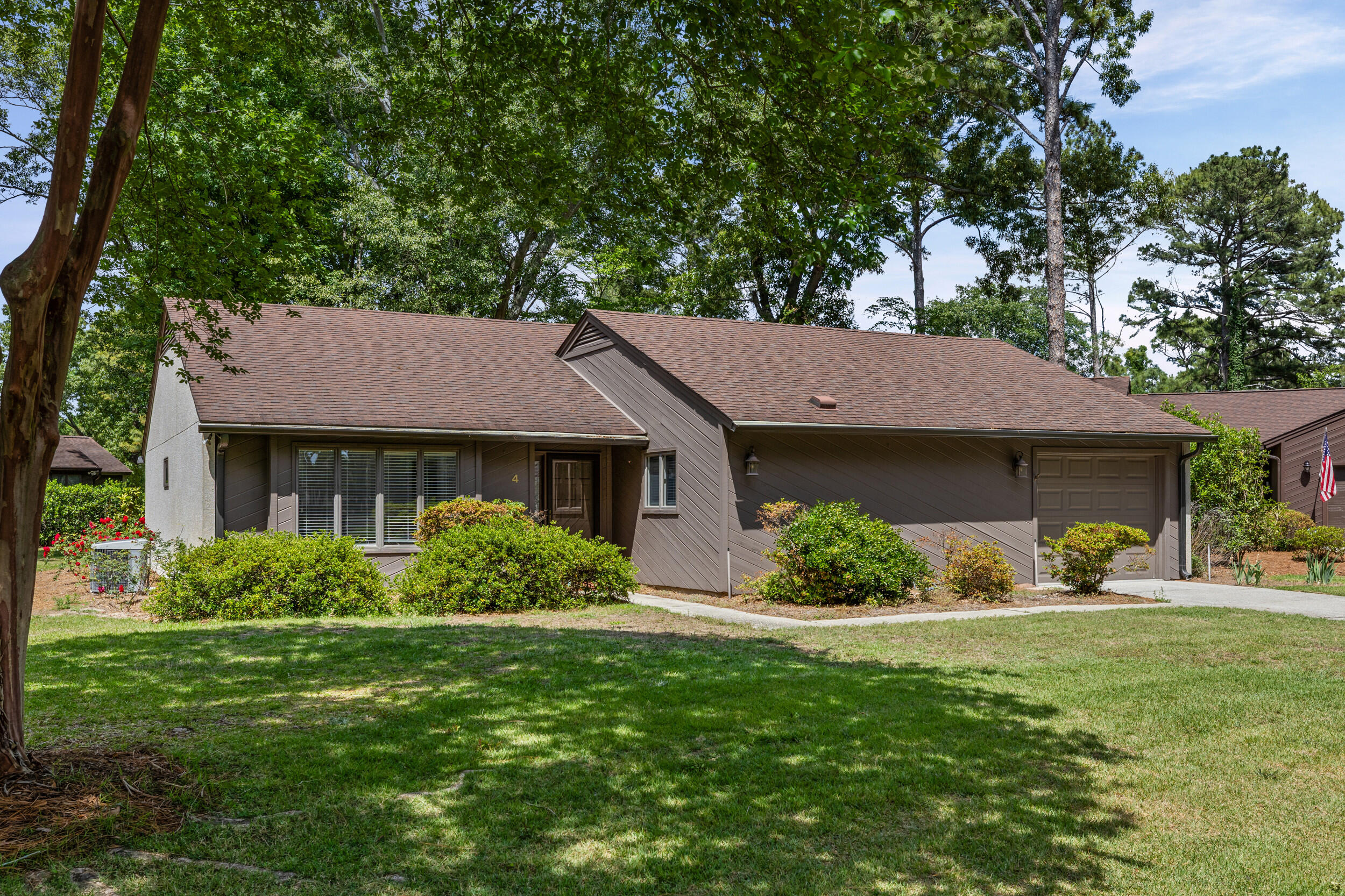 4 E Birkdale Court