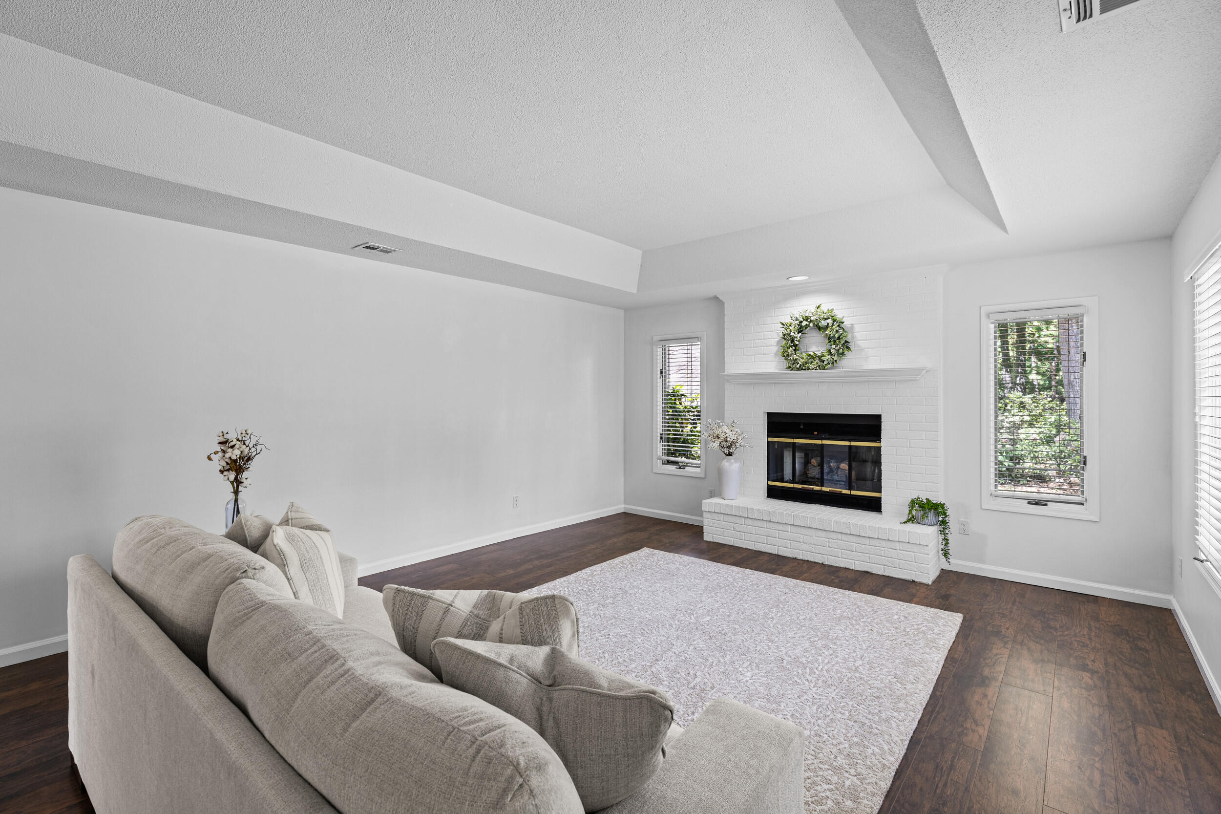 4 E Birkdale Court