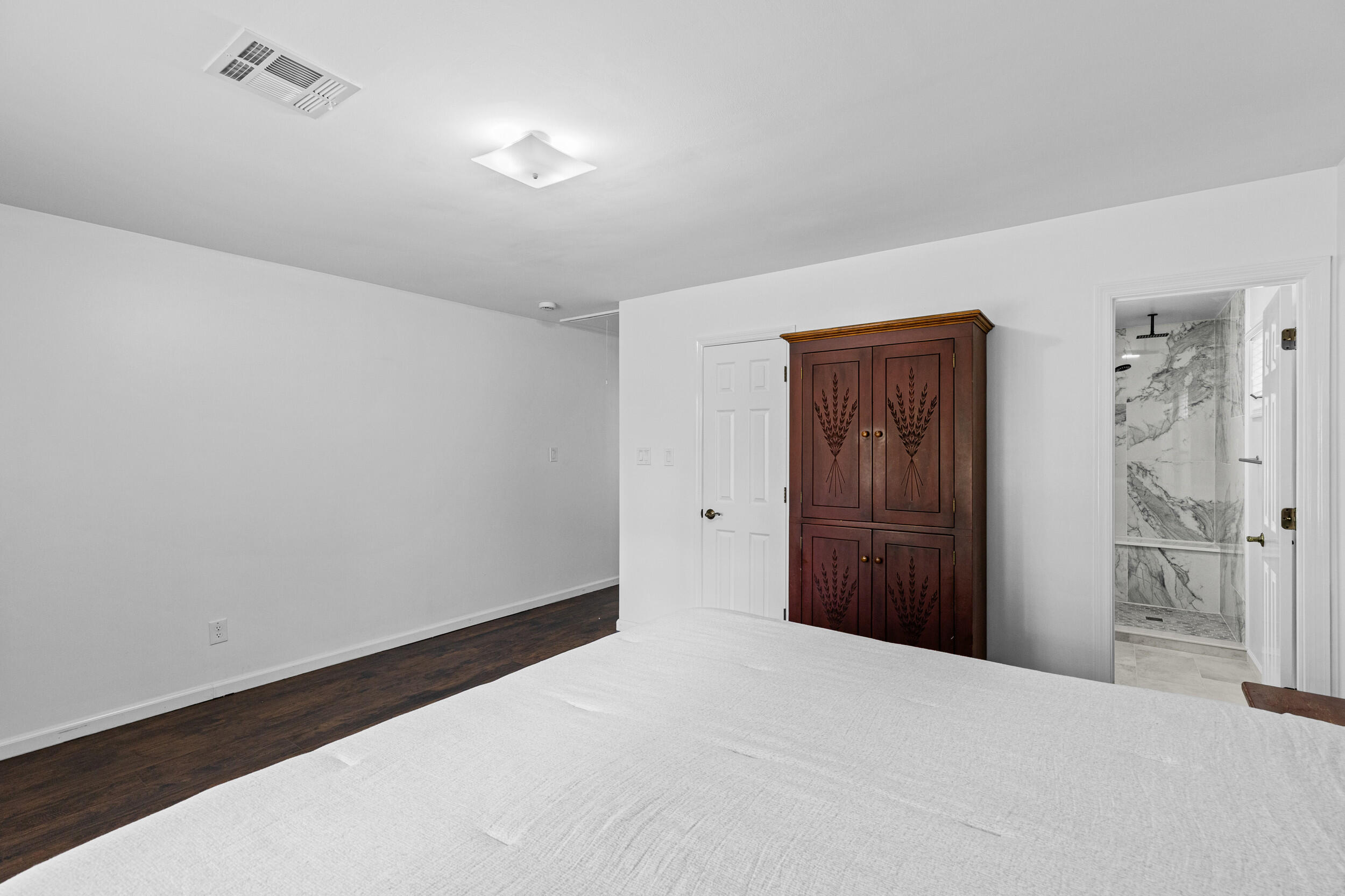 4 E Birkdale Court