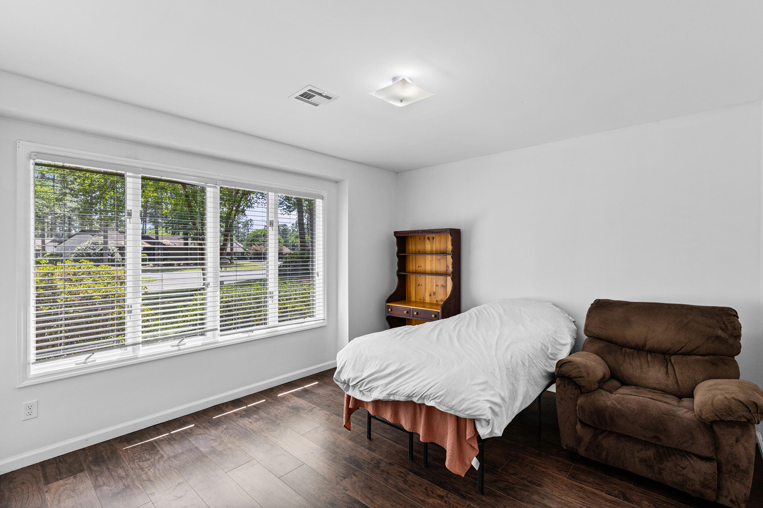 4 E Birkdale Court