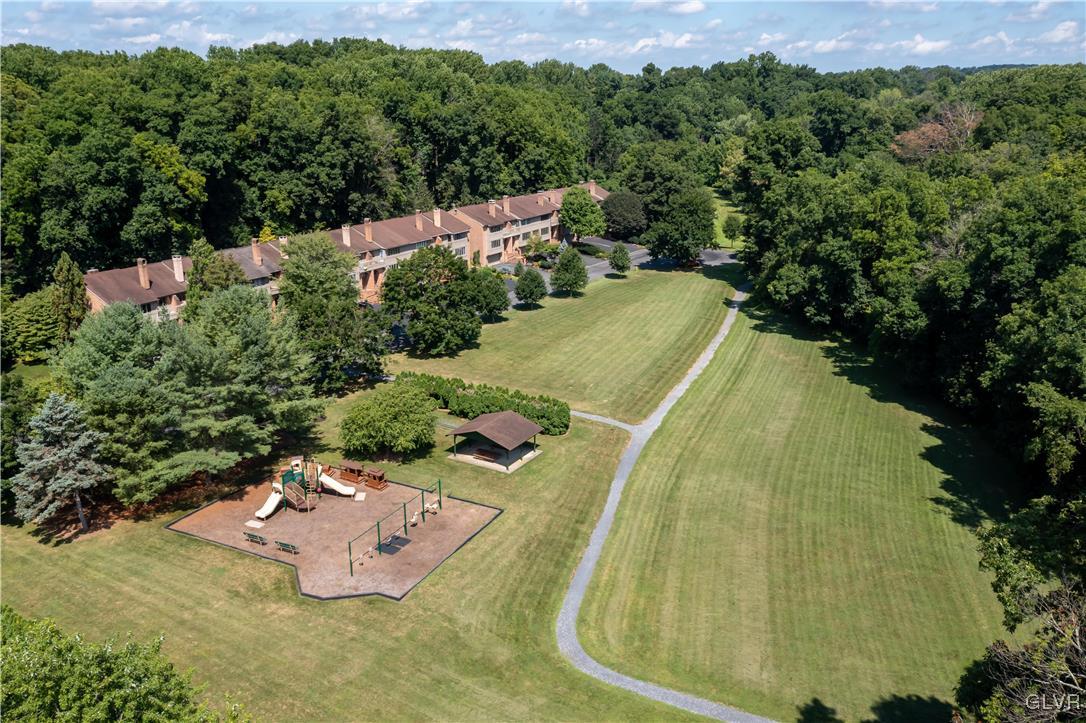 2916 Parkview Circle