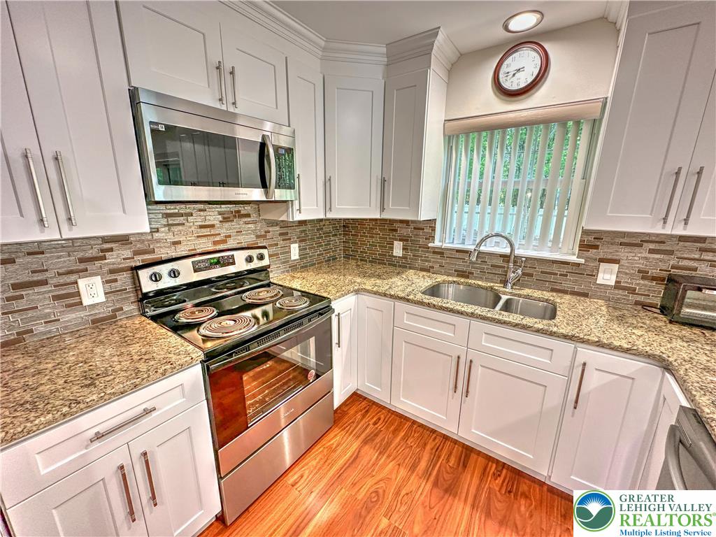 1156 Glade Drive