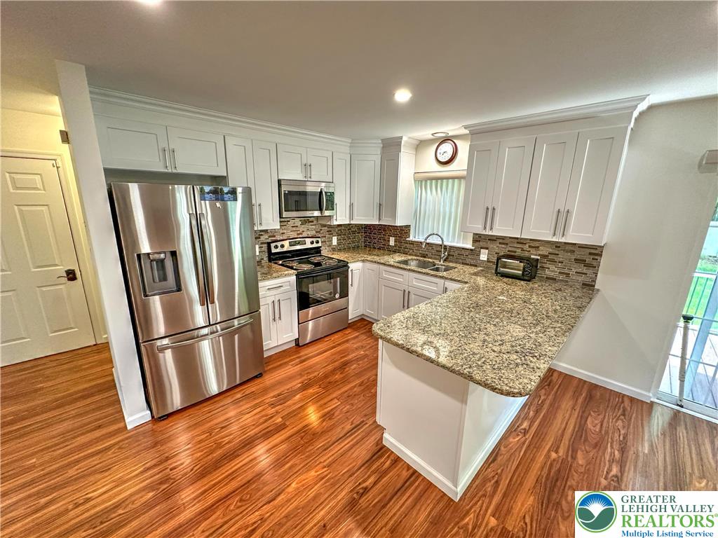 1156 Glade Drive