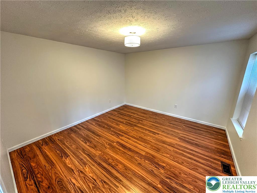 1156 Glade Drive