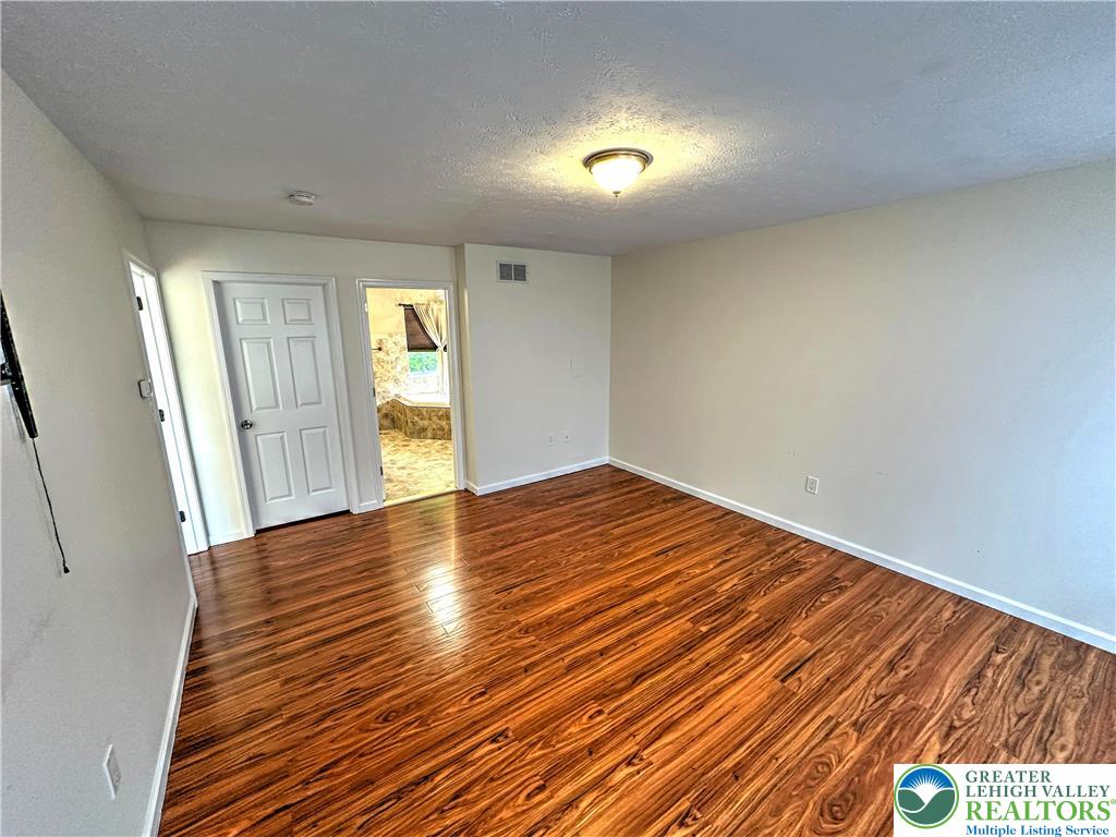 1156 Glade Drive