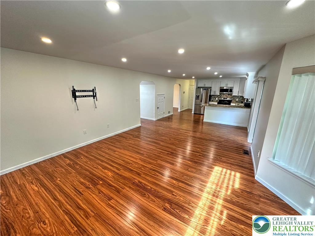 1156 Glade Drive