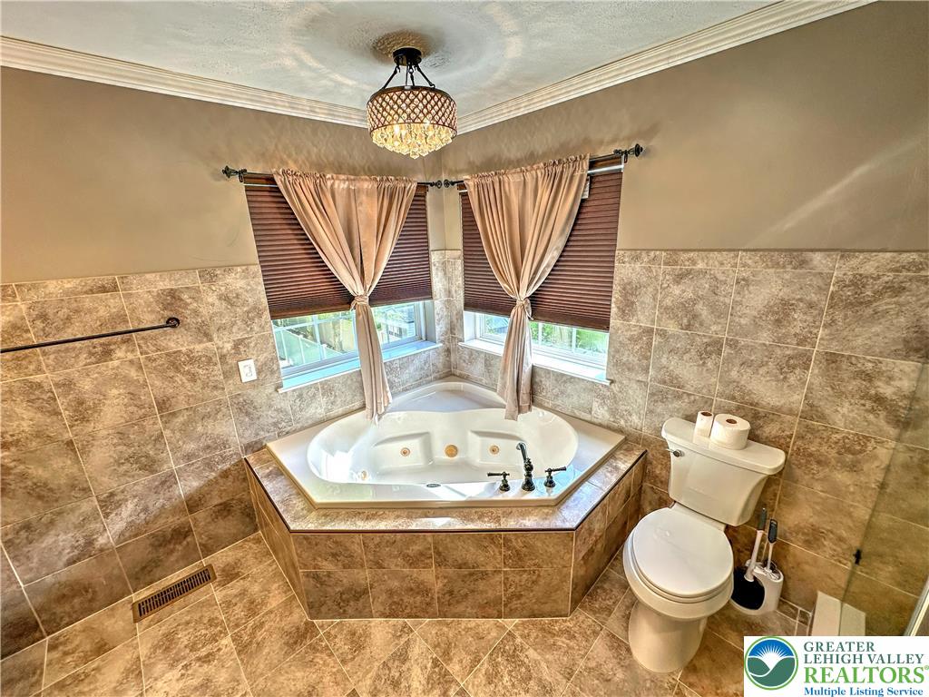 1156 Glade Drive