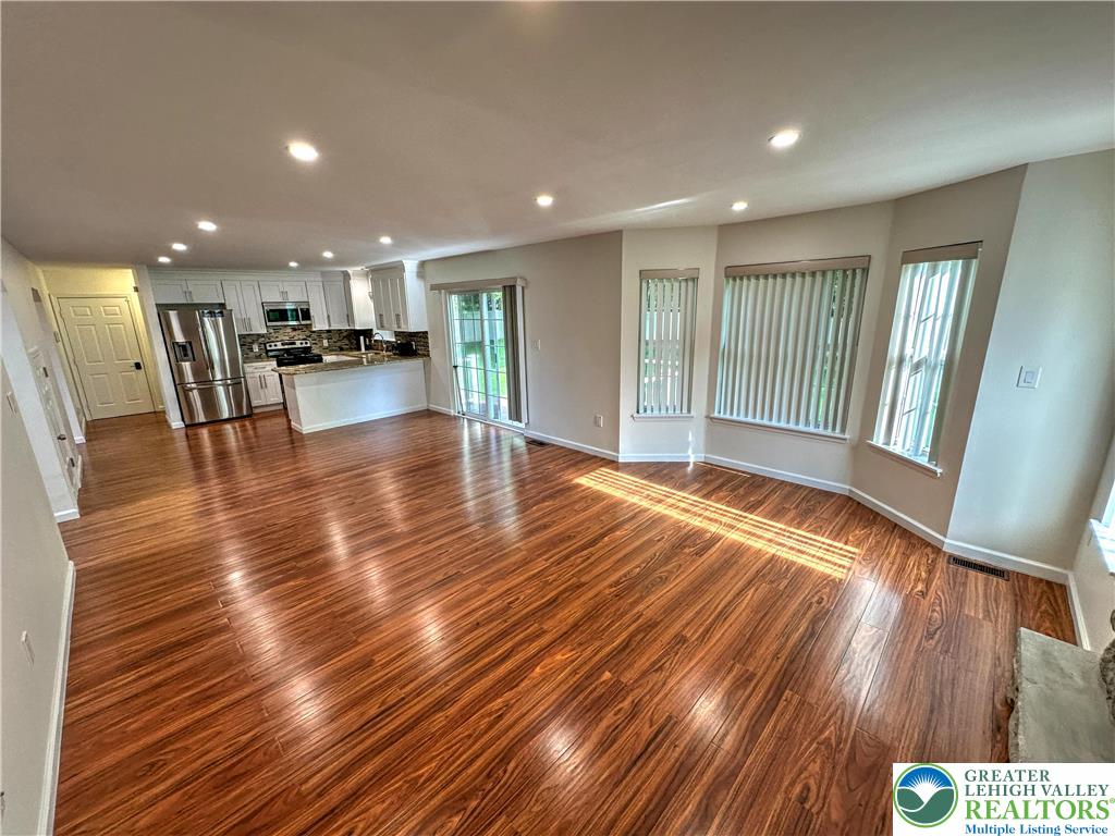 1156 Glade Drive