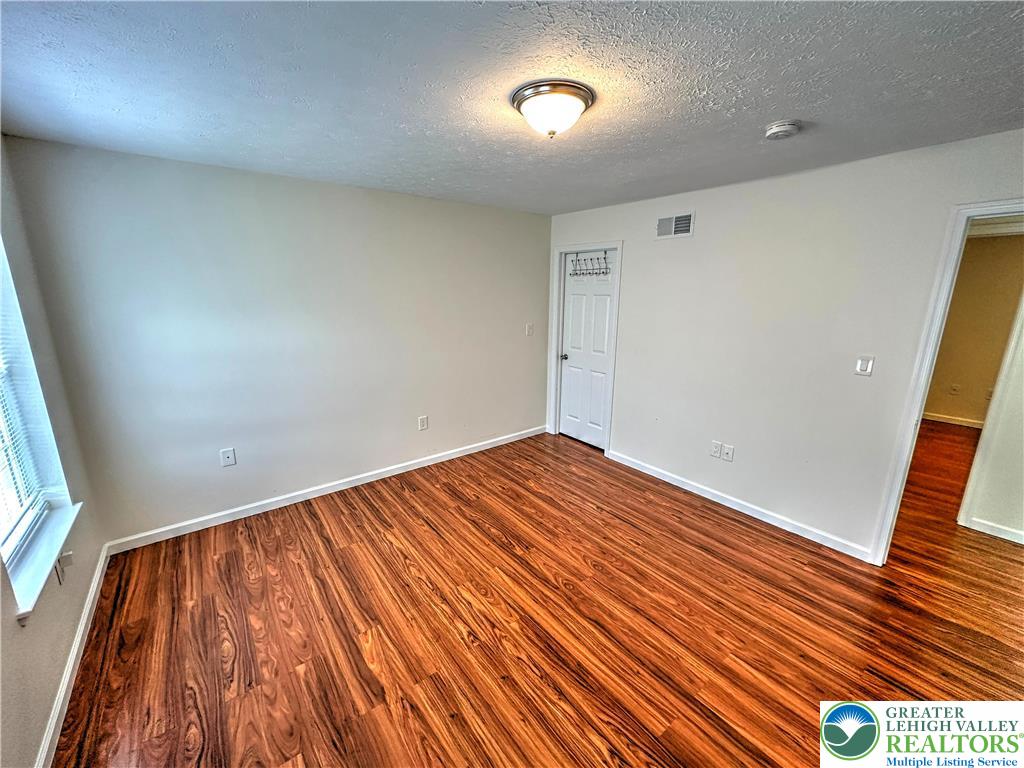 1156 Glade Drive