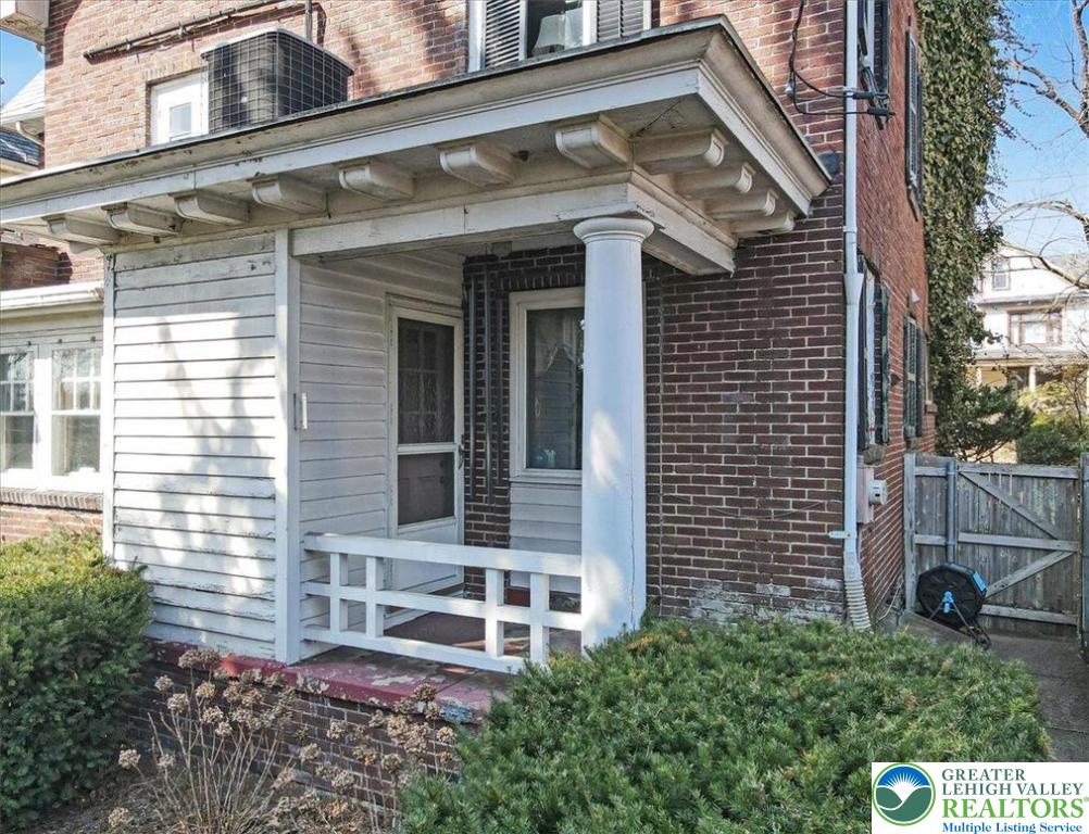 607 Thomas Street