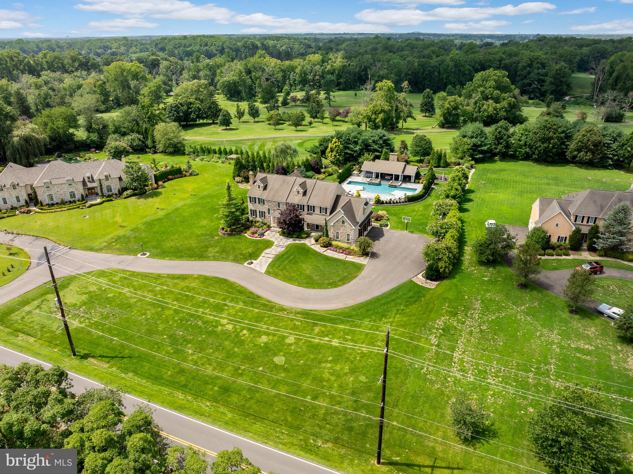 171 Country Club Dr
