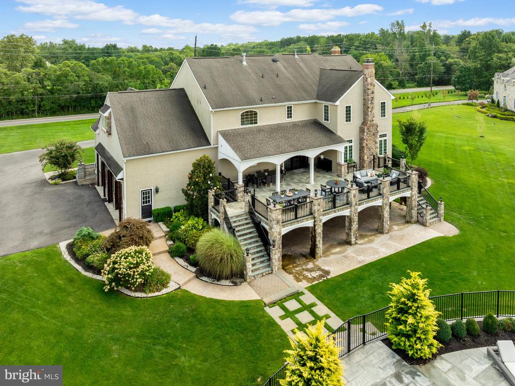 171 Country Club Dr