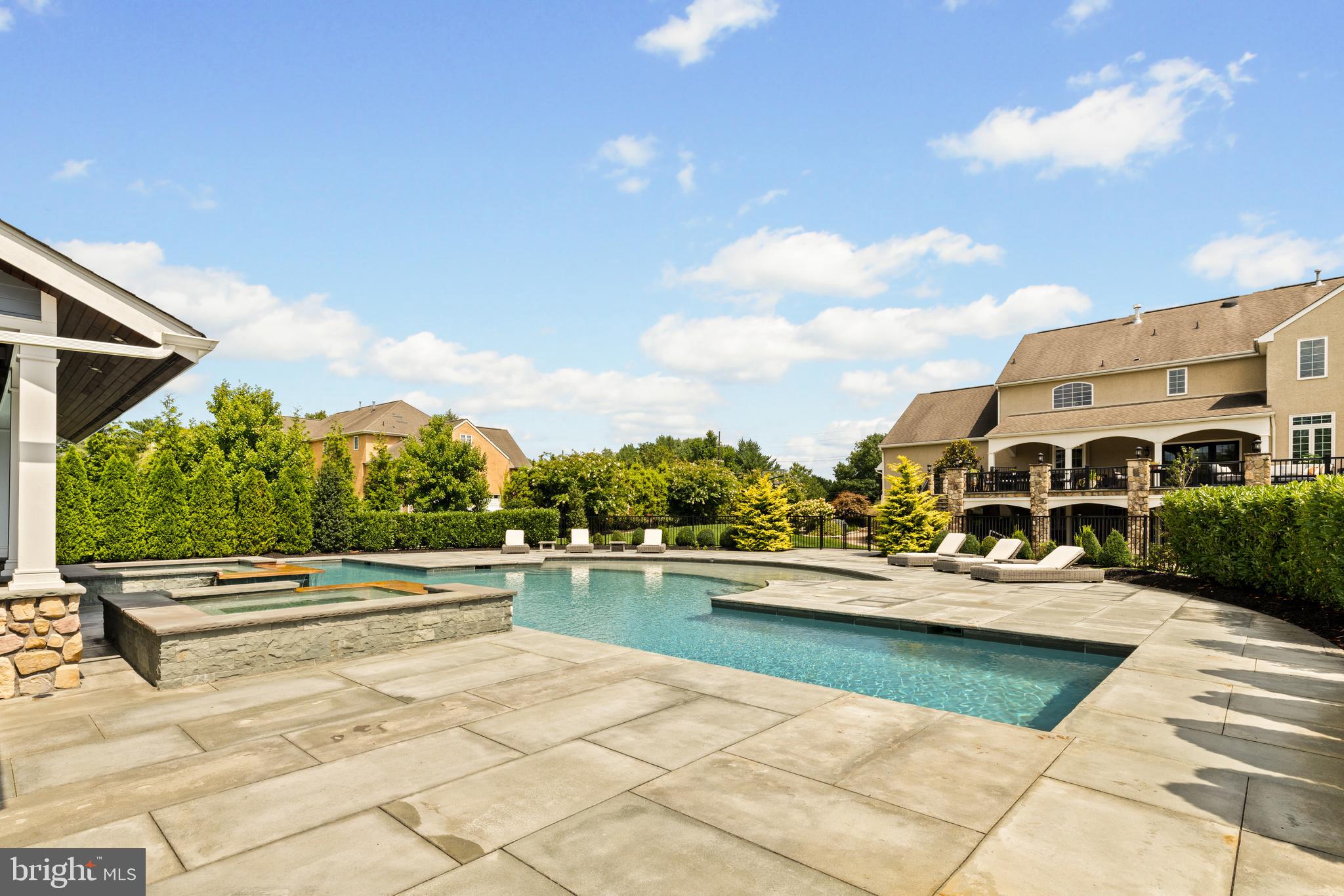 171 Country Club Dr