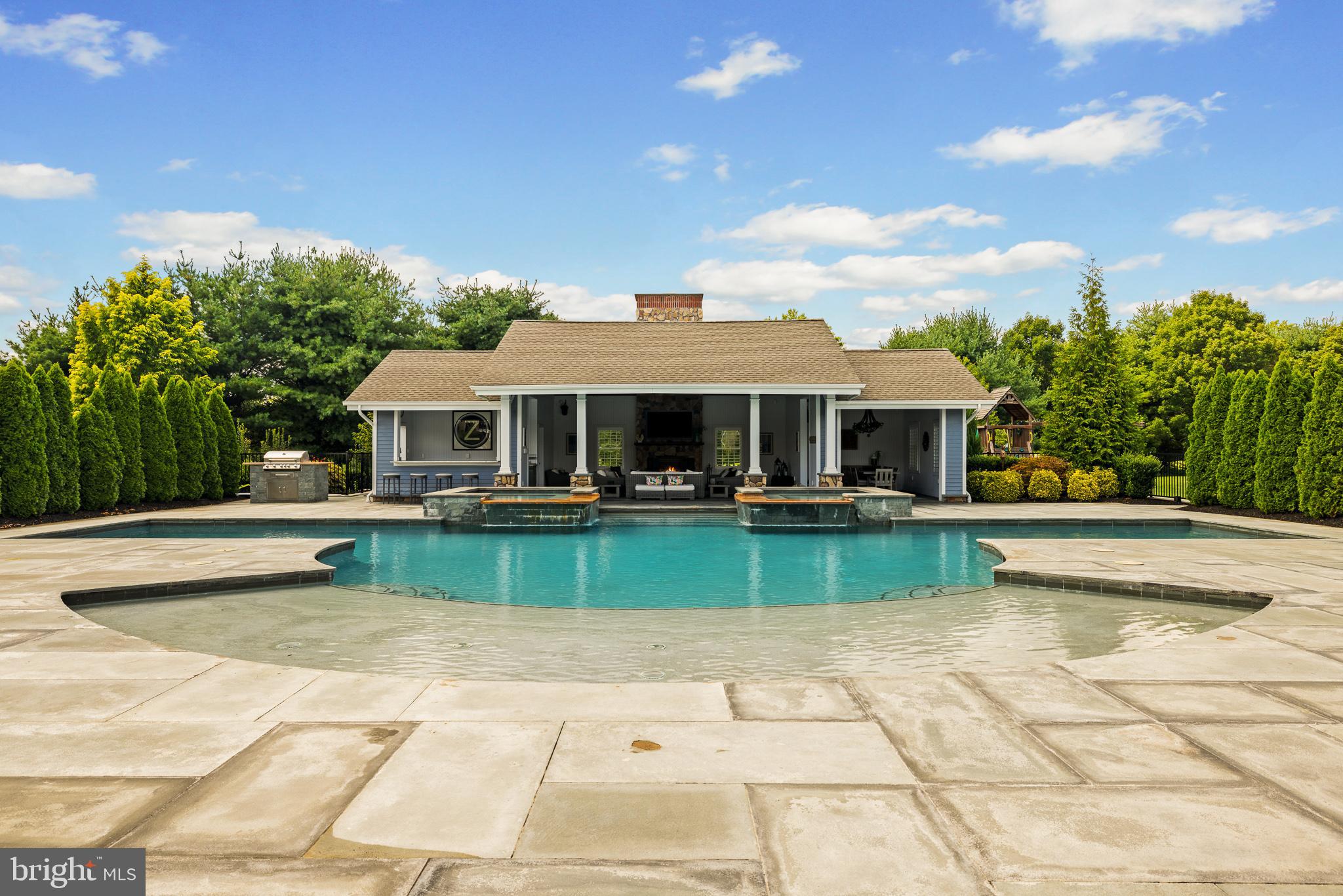 171 Country Club Dr