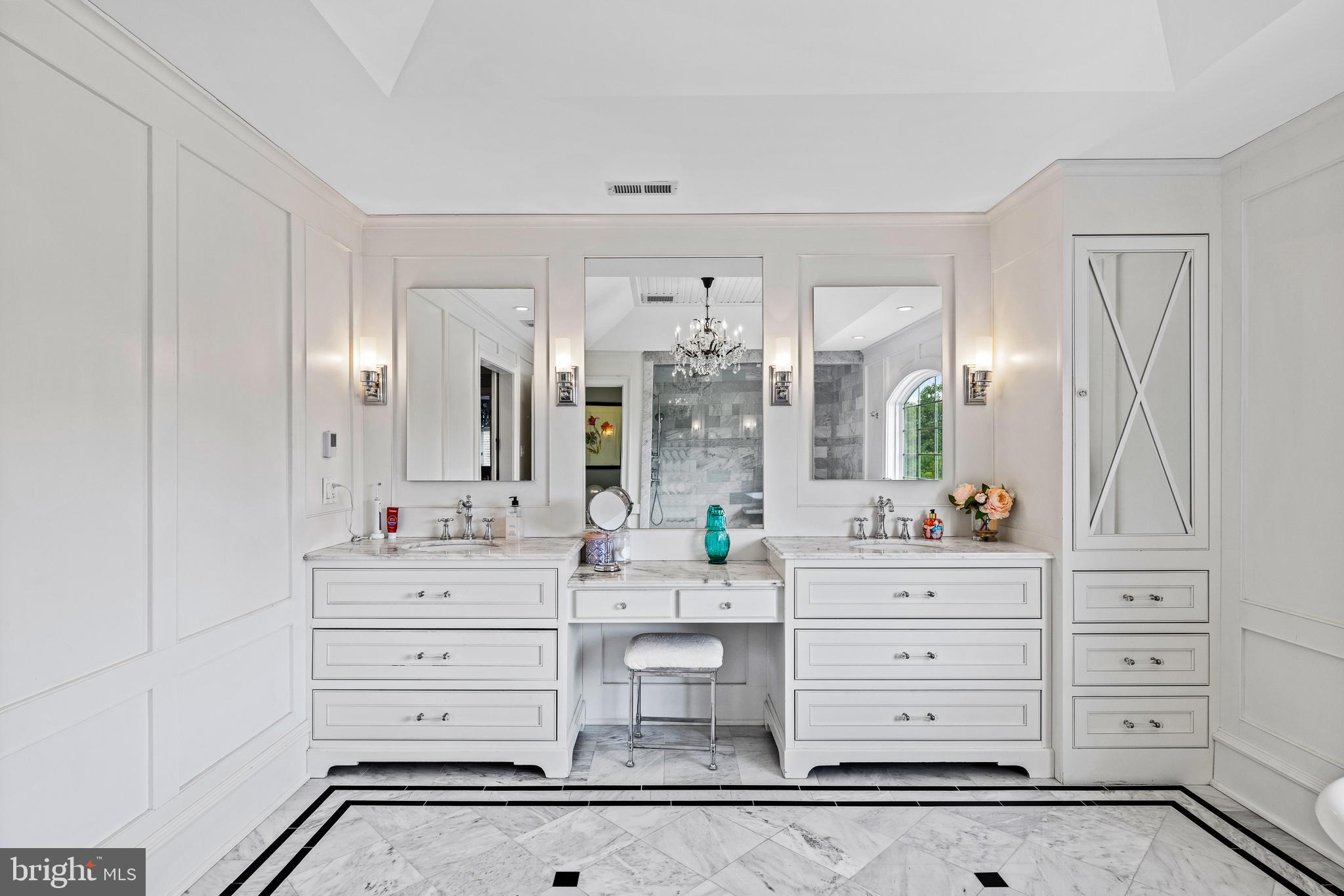171 Country Club Dr