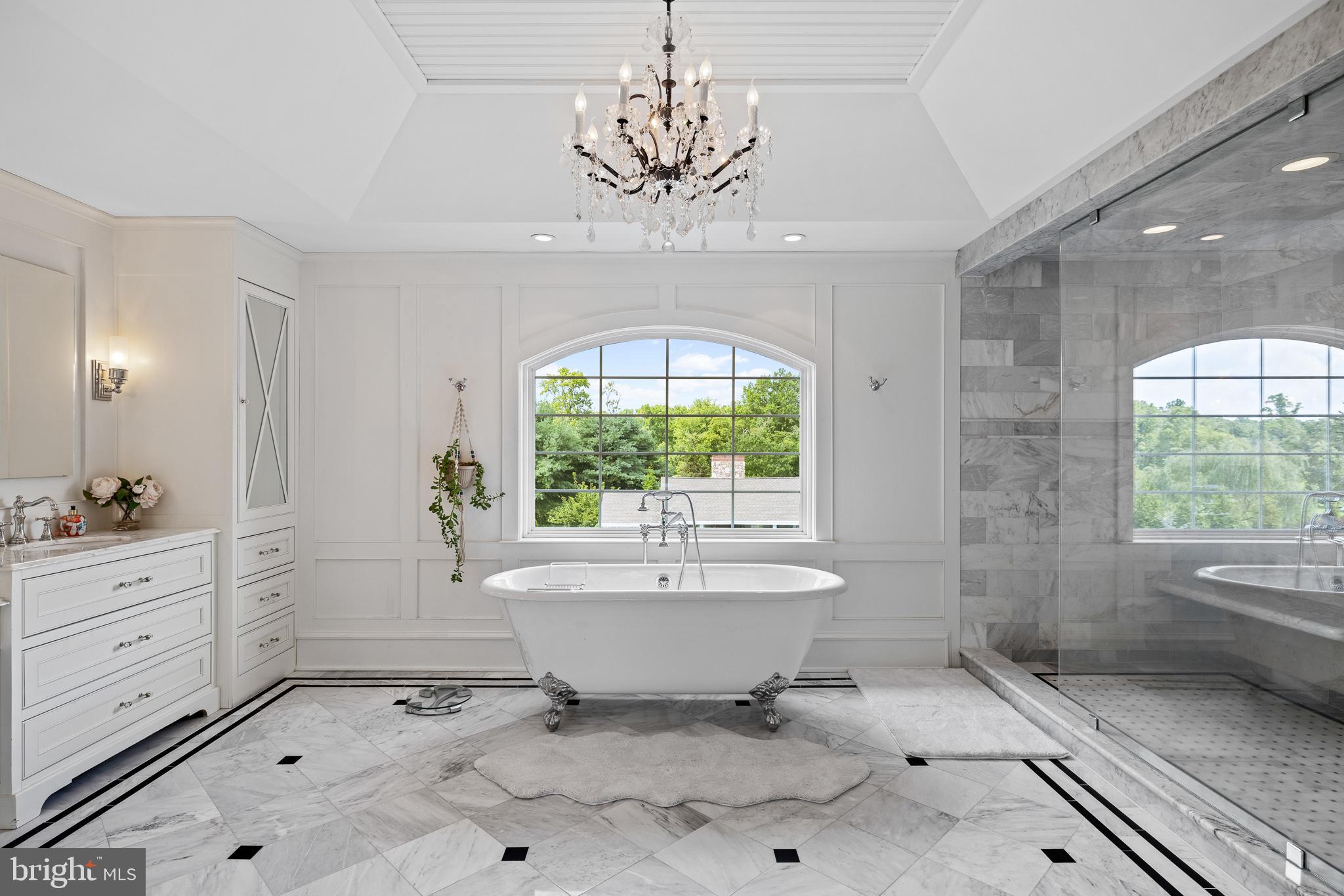 171 Country Club Dr