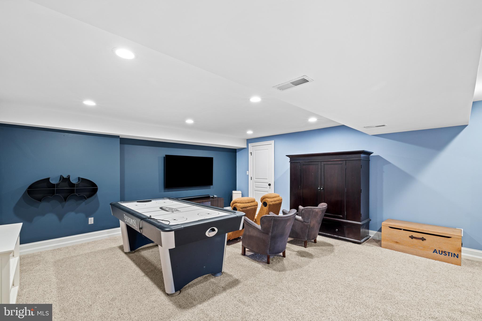 171 Country Club Dr