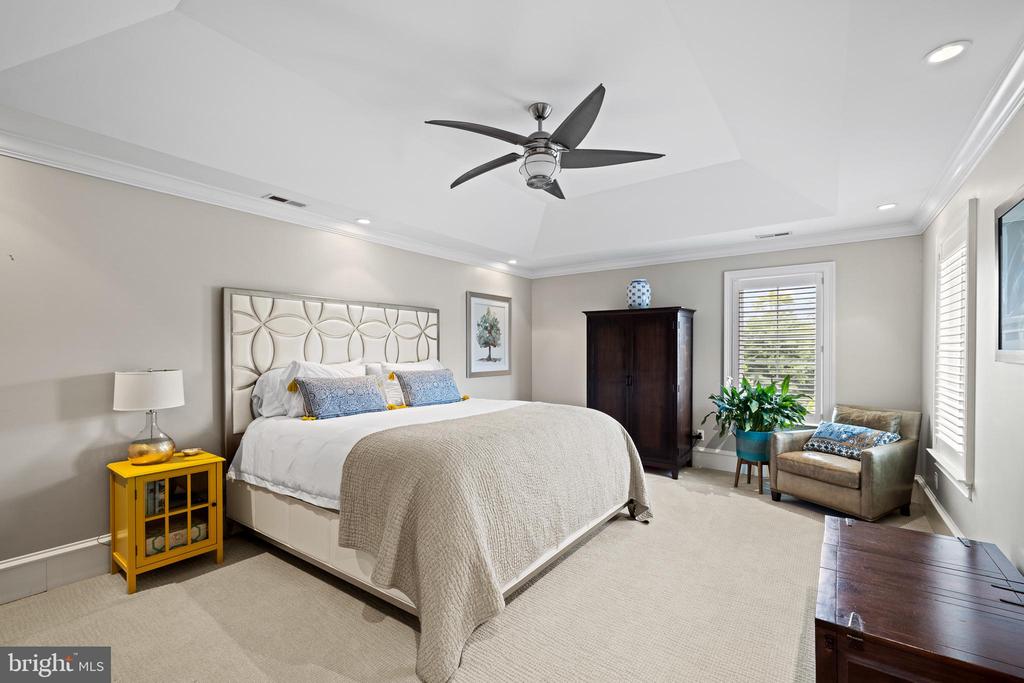 171 Country Club Dr