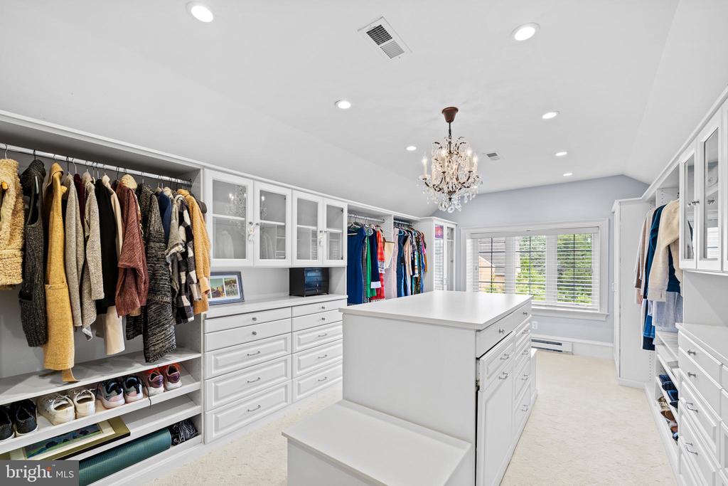 171 Country Club Dr