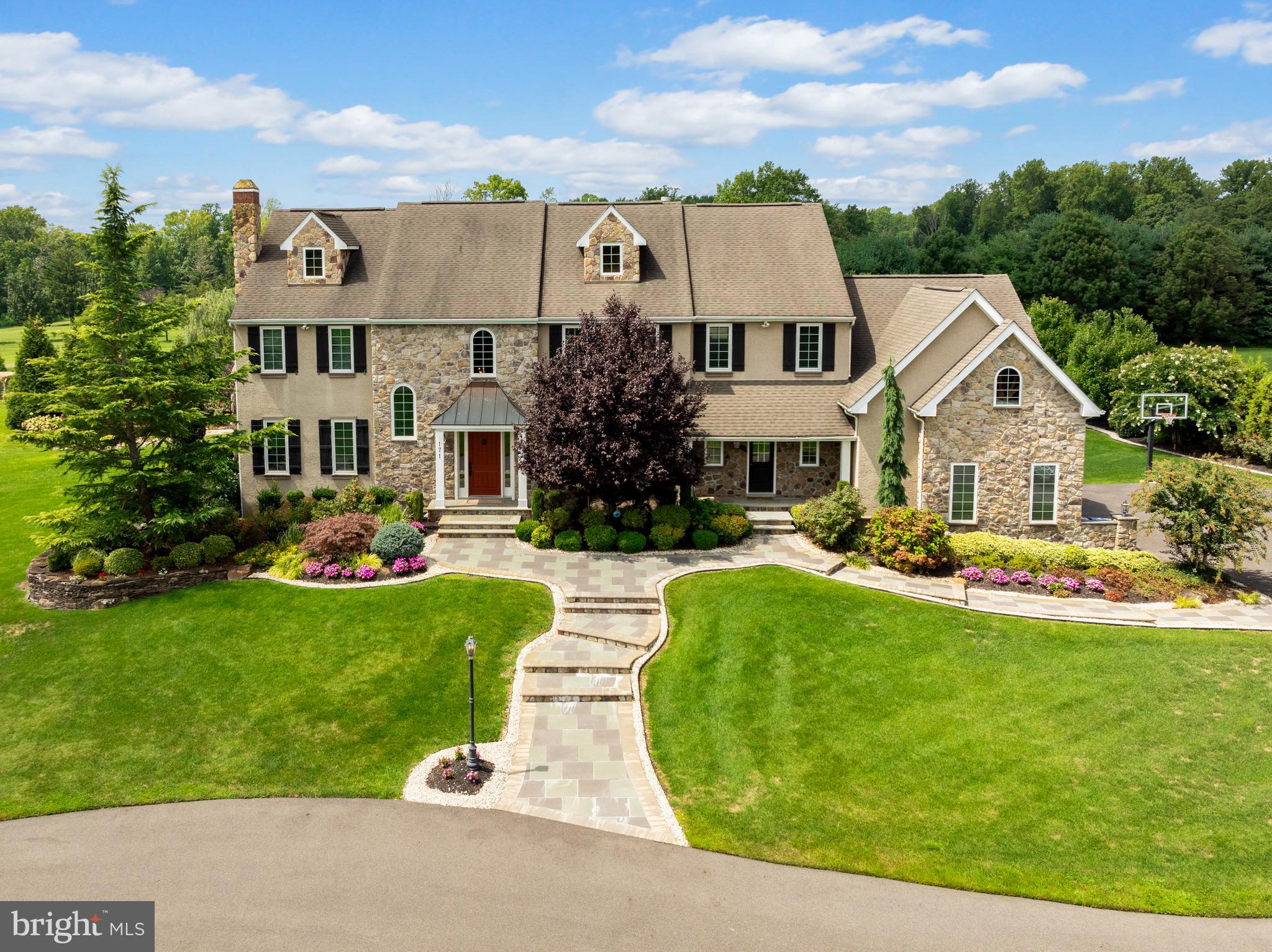 171 Country Club Dr