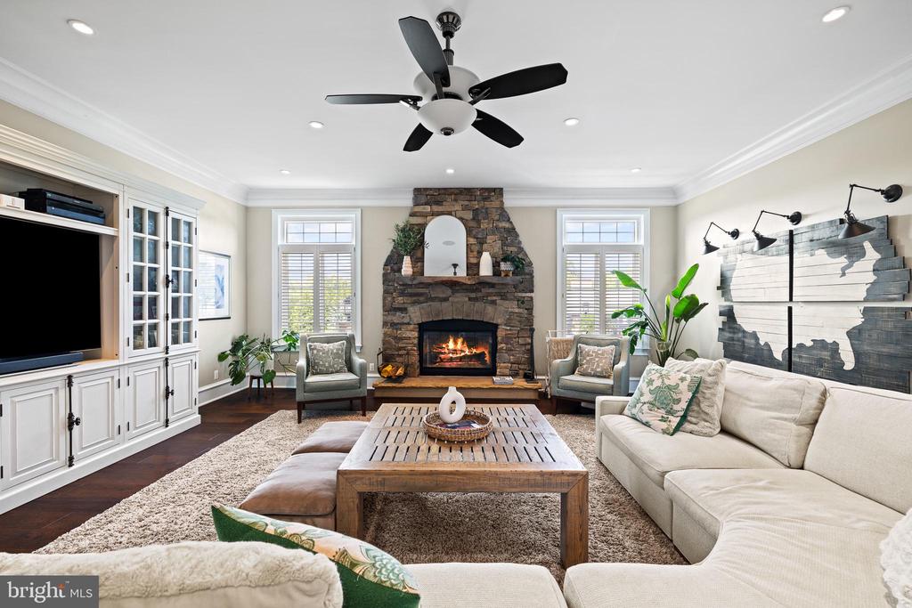171 Country Club Dr