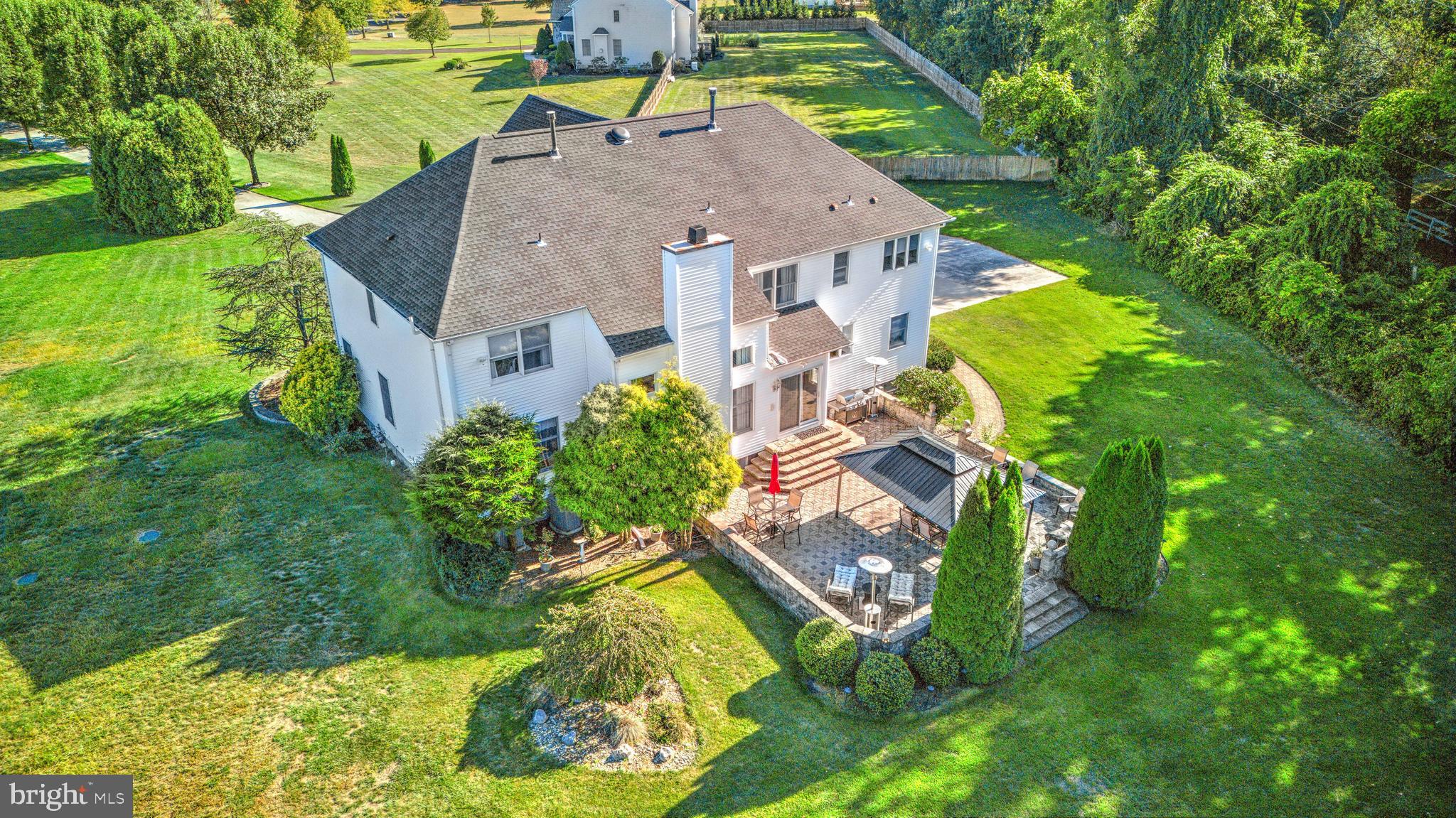 6 Amberwood Ln