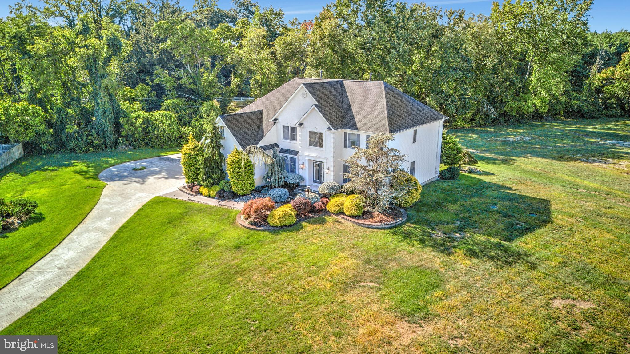 6 Amberwood Ln