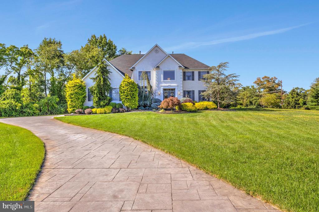 6 Amberwood Ln