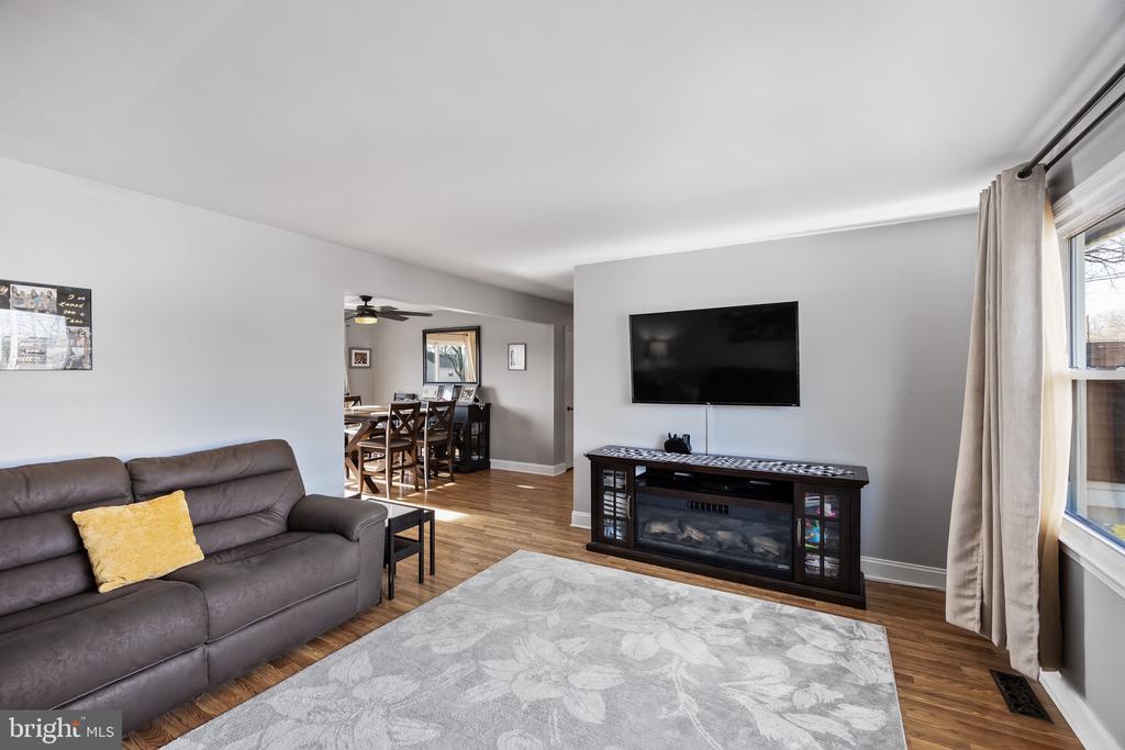 1042 W SOMERDALE ROAD