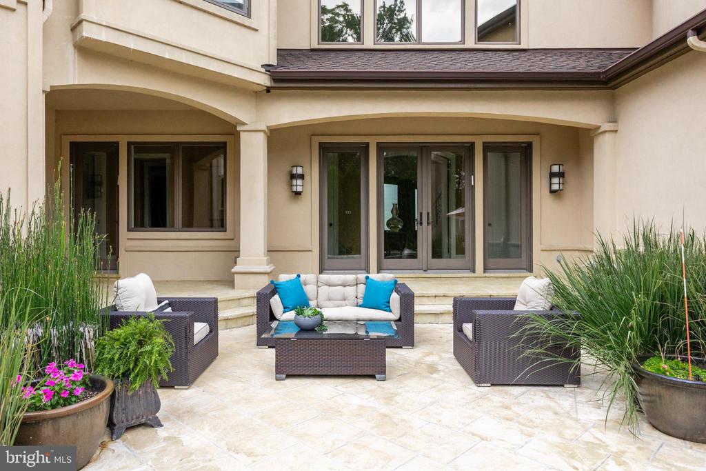 4 SOUTHWOOD DRIVE
