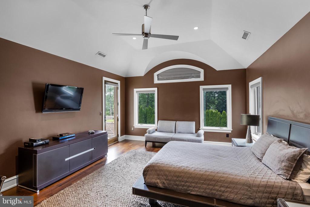 4 SOUTHWOOD DRIVE