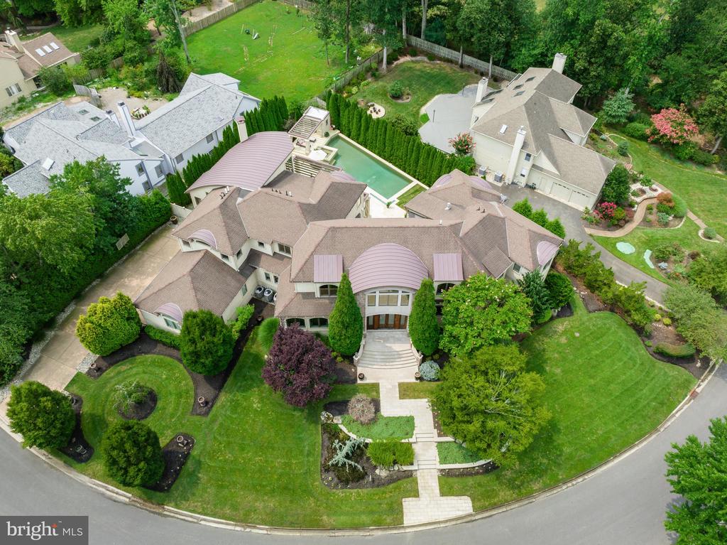 4 SOUTHWOOD DRIVE