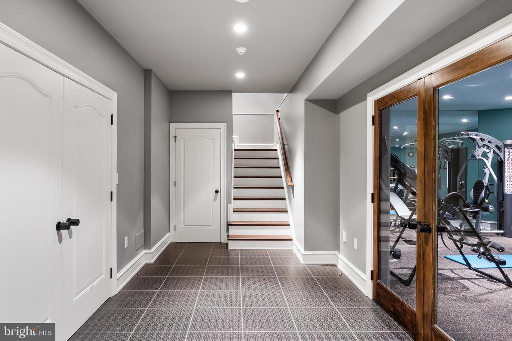 4 SOUTHWOOD DRIVE