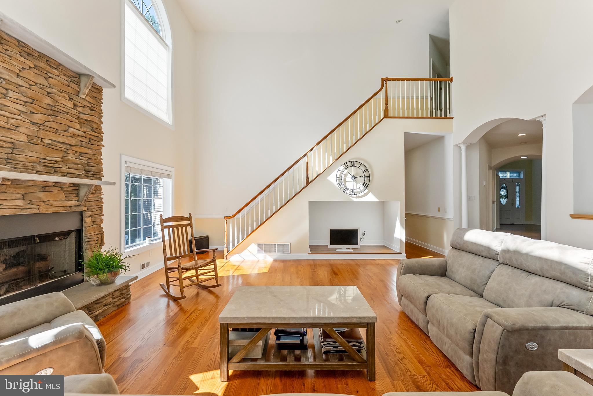 2076 HENDRICKS AVENUE