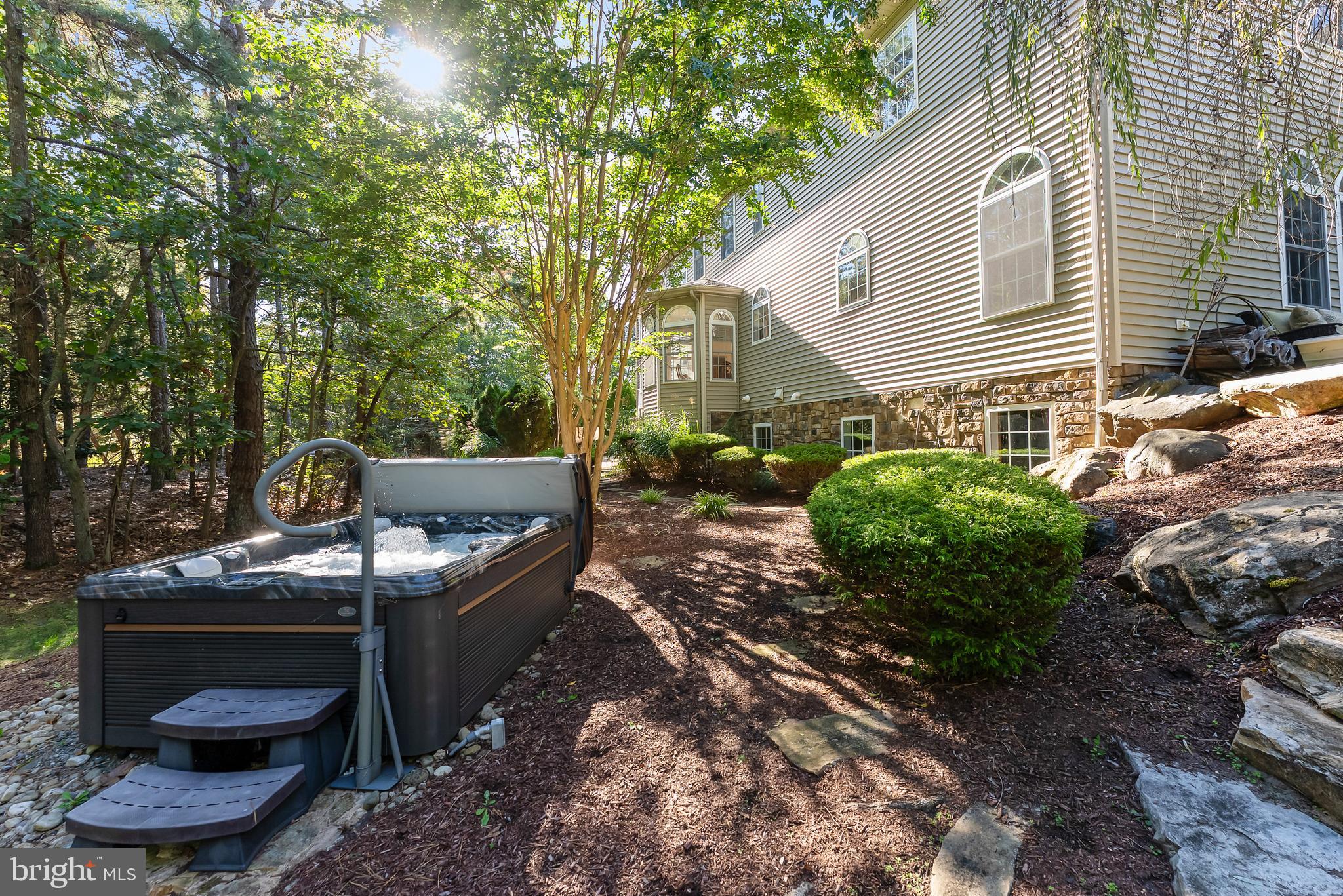 2076 HENDRICKS AVENUE